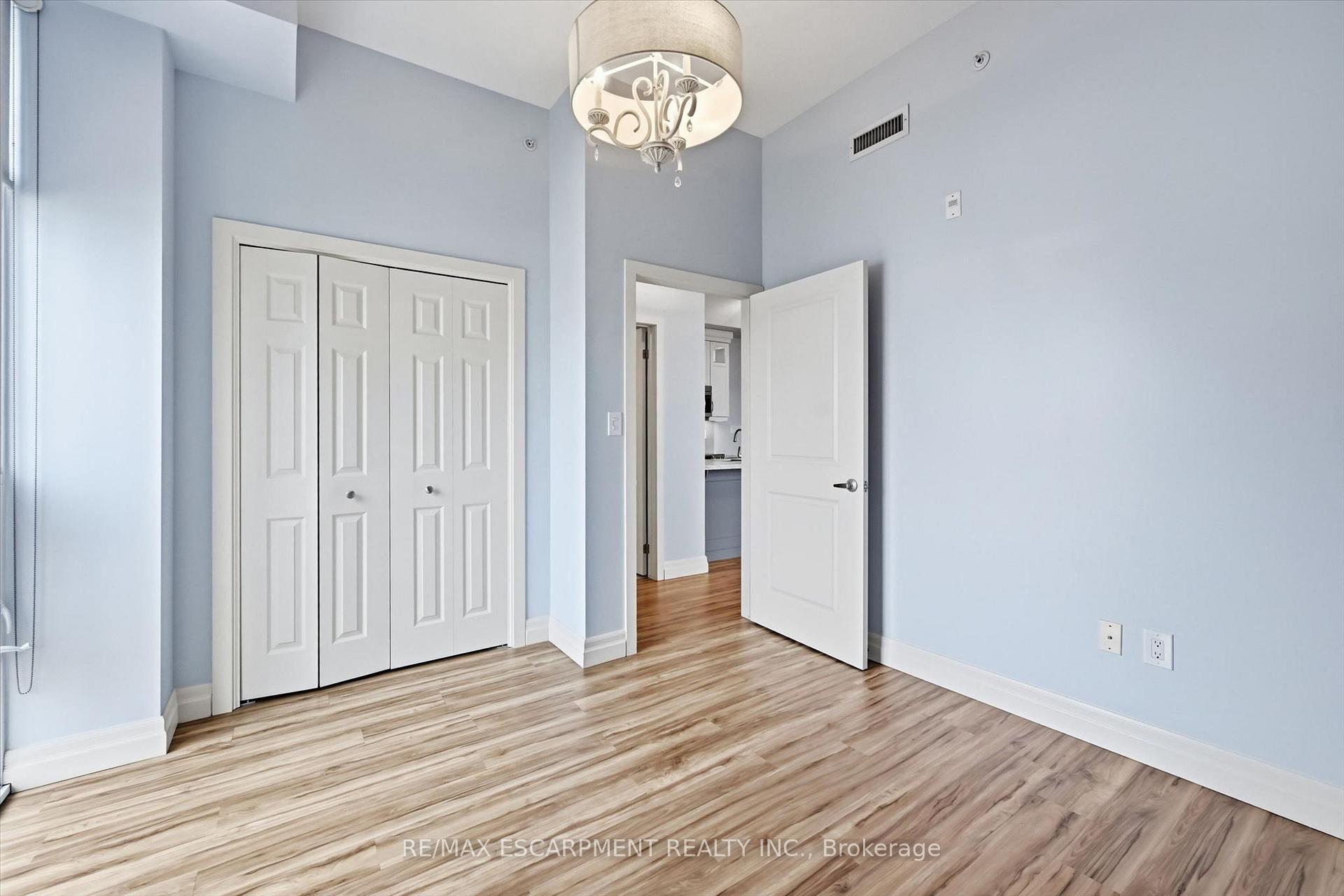 Photo 23 of Unit 1004, 85 Robinson Street, Hamilton, Durand — HOMEH