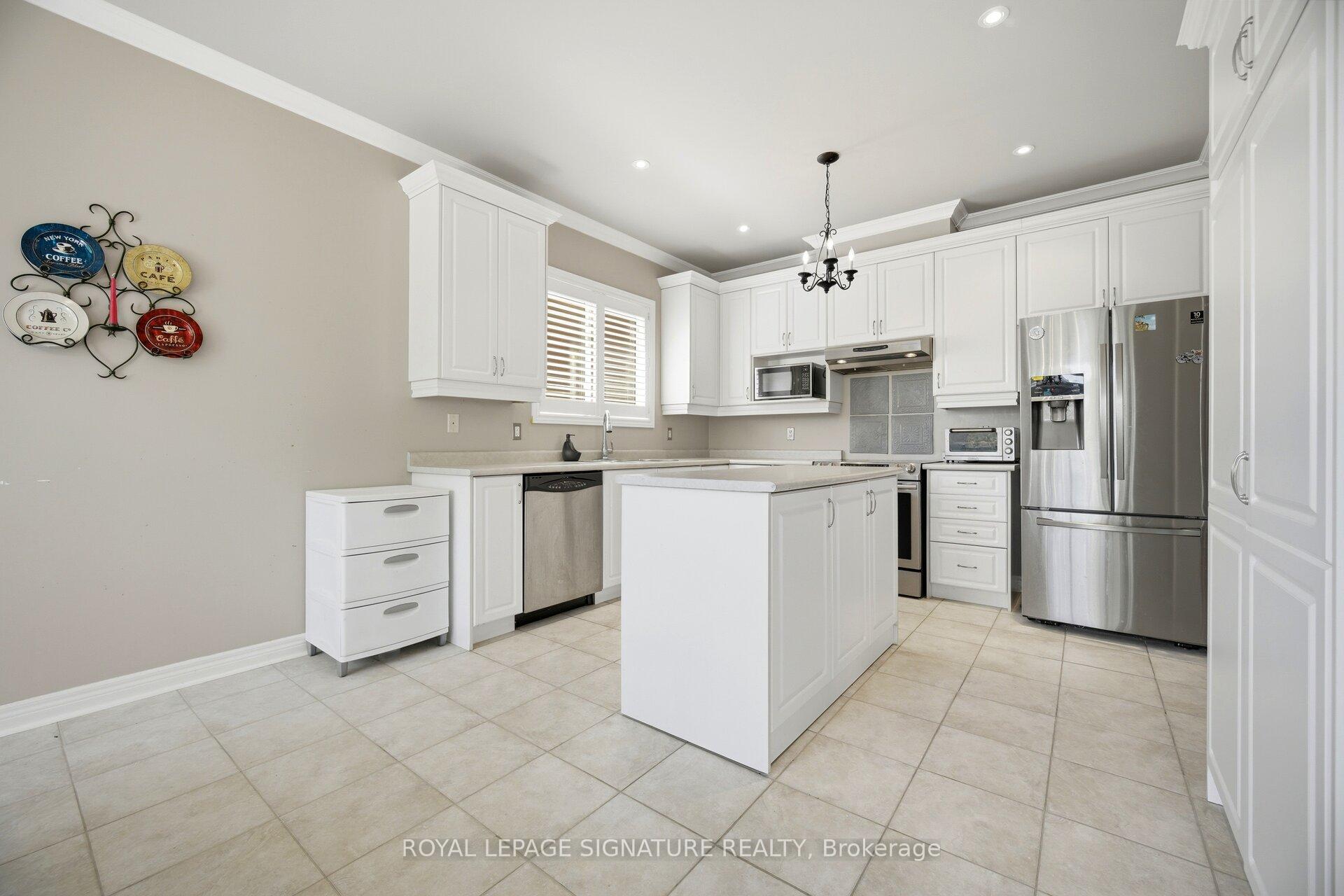 Photo 8 of 1420 Derby County Crescent, Oakville, West Oak Trails — HOMEH