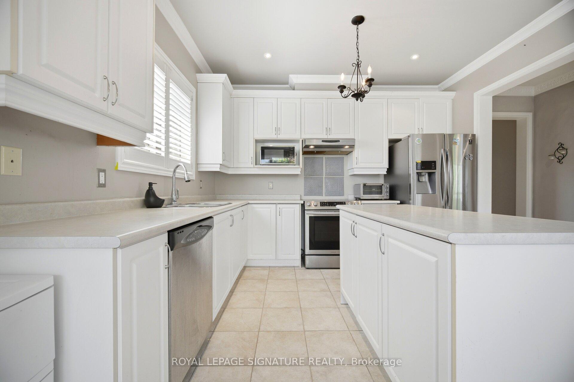 Photo 9 of 1420 Derby County Crescent, Oakville, West Oak Trails — HOMEH