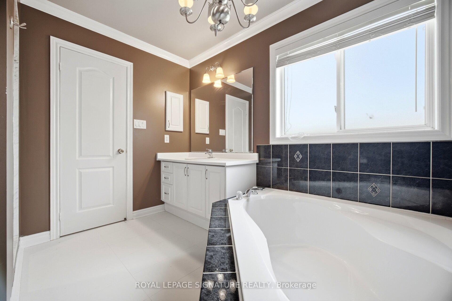 Photo 20 of 1420 Derby County Crescent, Oakville, West Oak Trails — HOMEH