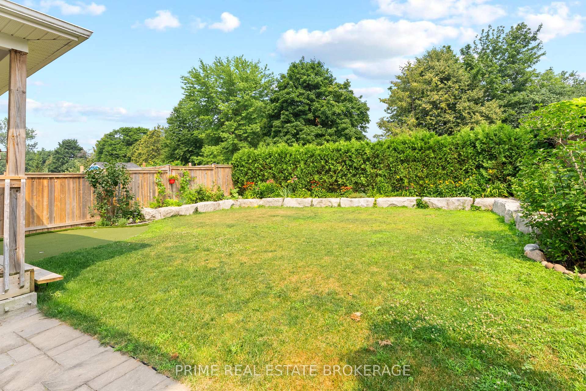 Photo 3 of 2211 Springridge Drive, London, North C — HOMEH