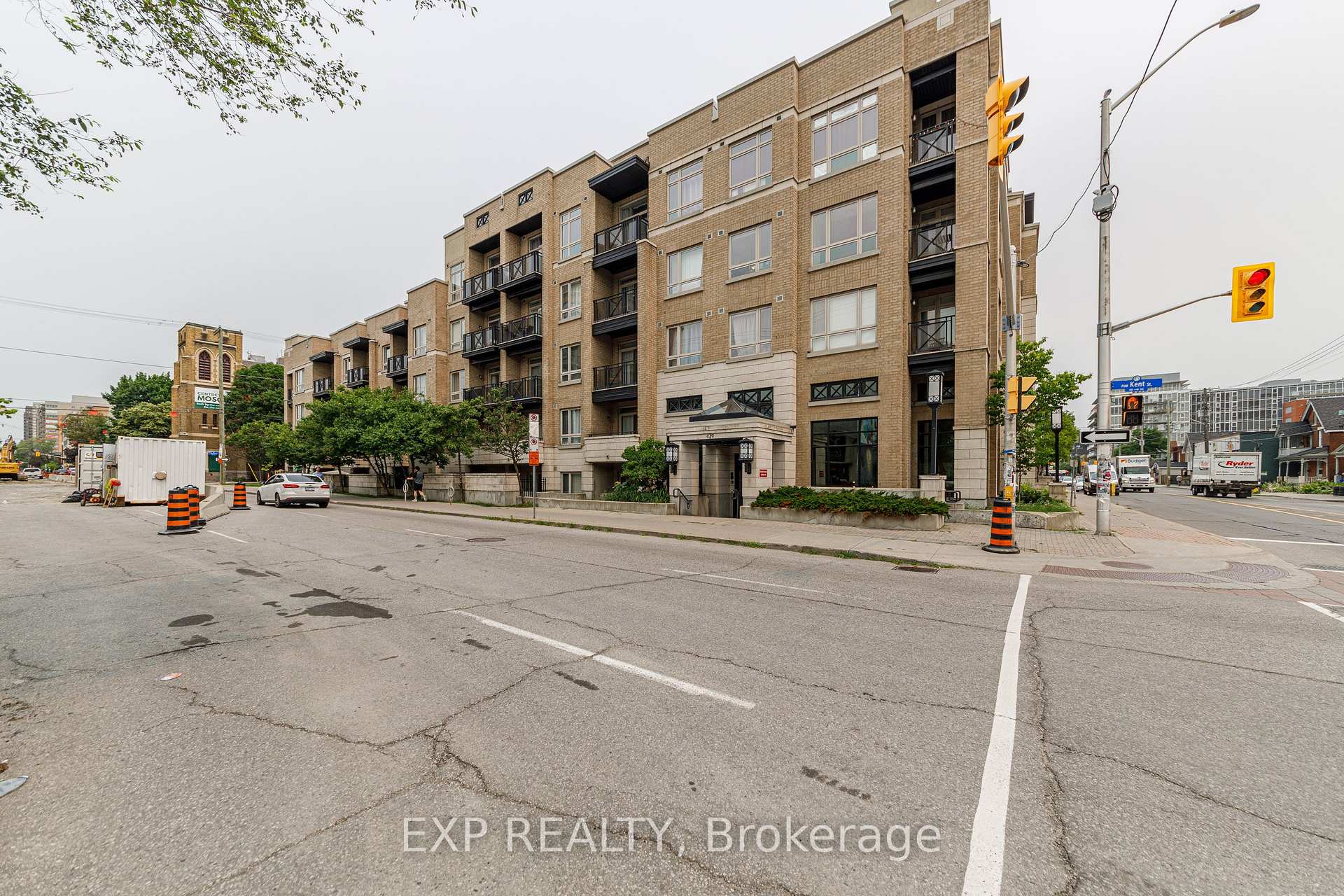 Front of Unit 221, 429 Kent Street