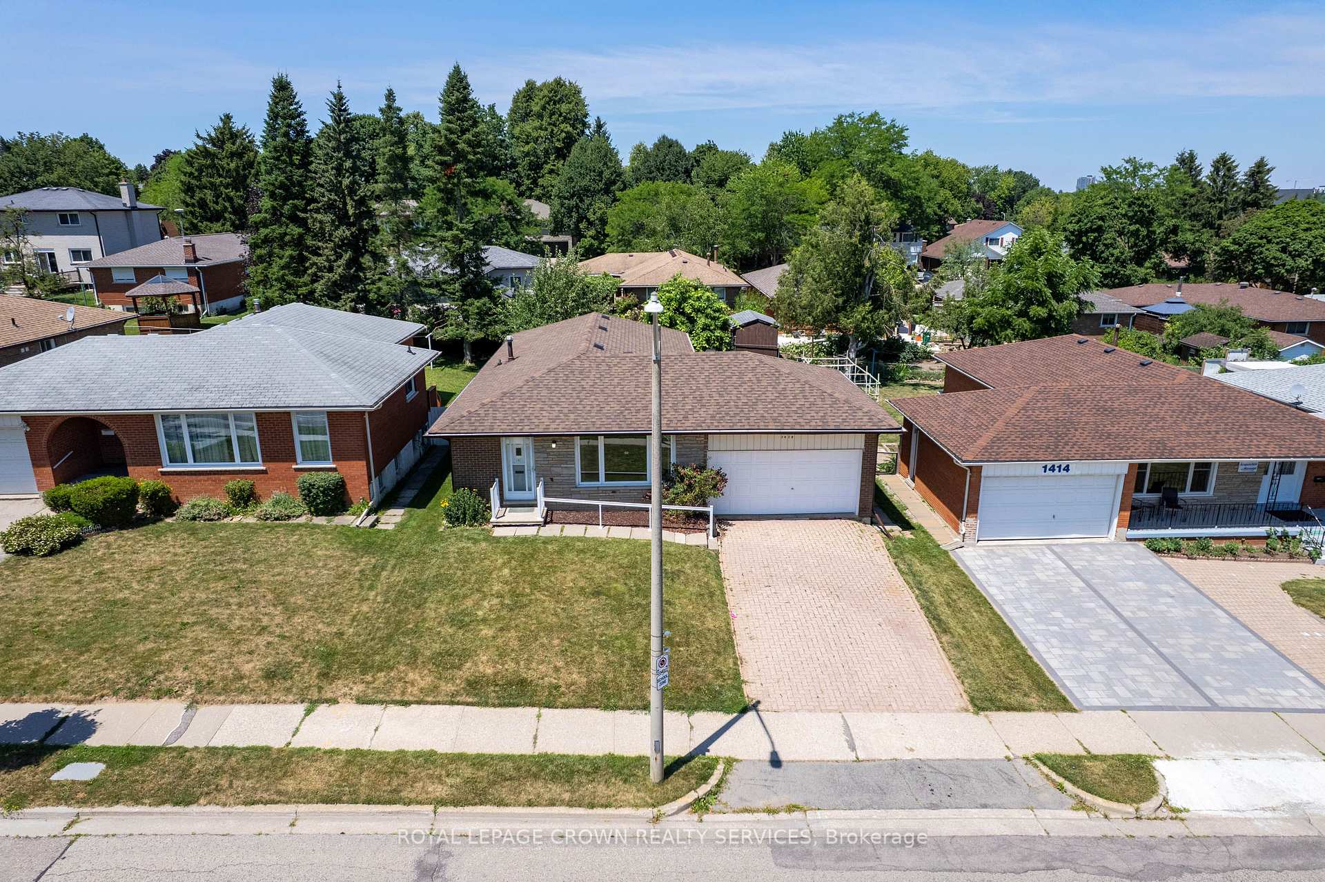 Photo 2 of 1418 Queens Boulevard, Kitchener, Forest Hill — HOMEH