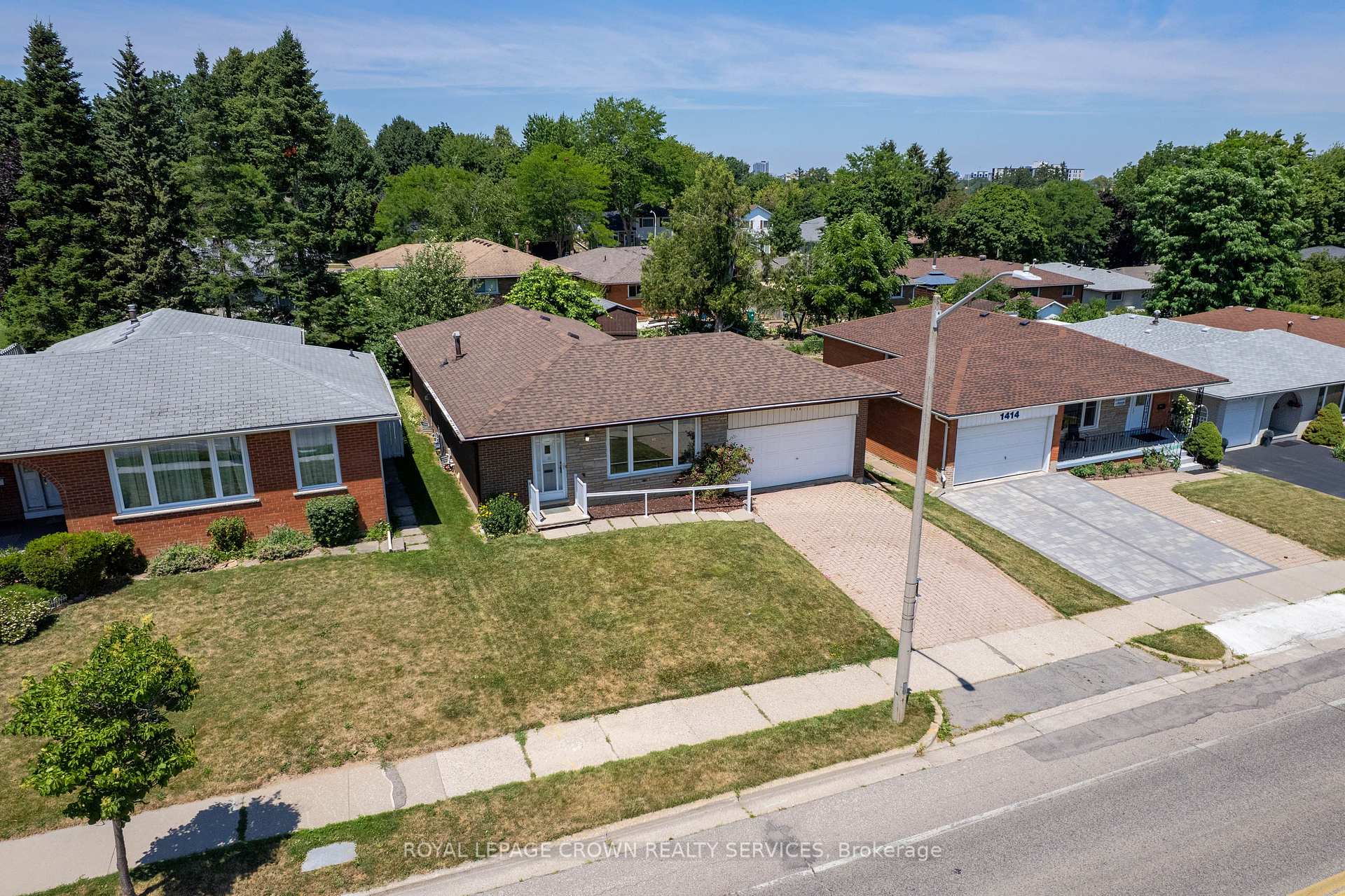 Photo 3 of 1418 Queens Boulevard, Kitchener, Forest Hill — HOMEH