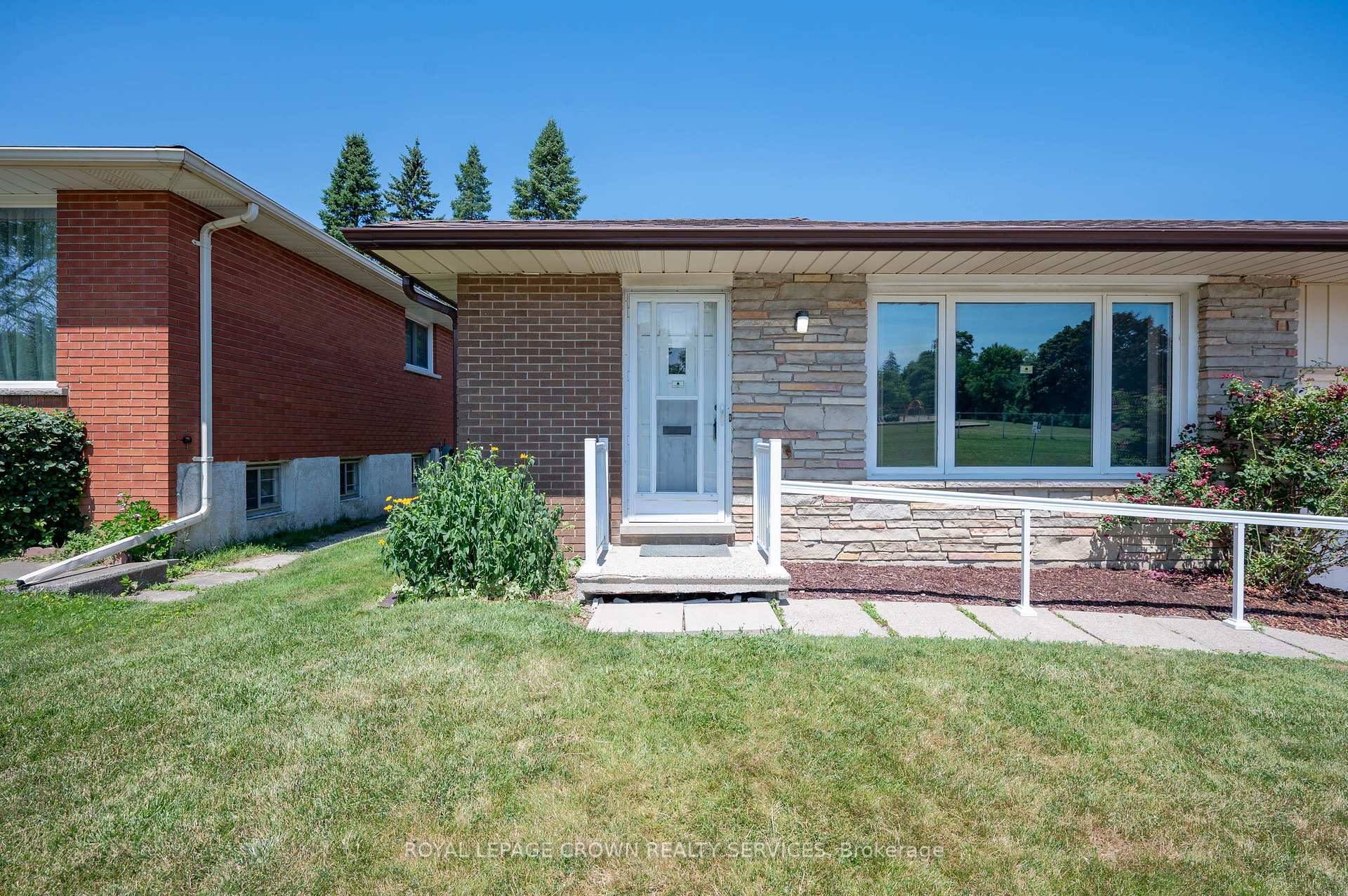Photo 6 of 1418 Queens Boulevard, Kitchener, Forest Hill — HOMEH