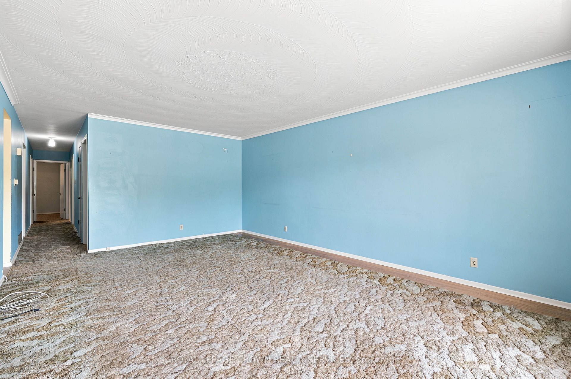 Photo 8 of 1418 Queens Boulevard, Kitchener, Forest Hill — HOMEH