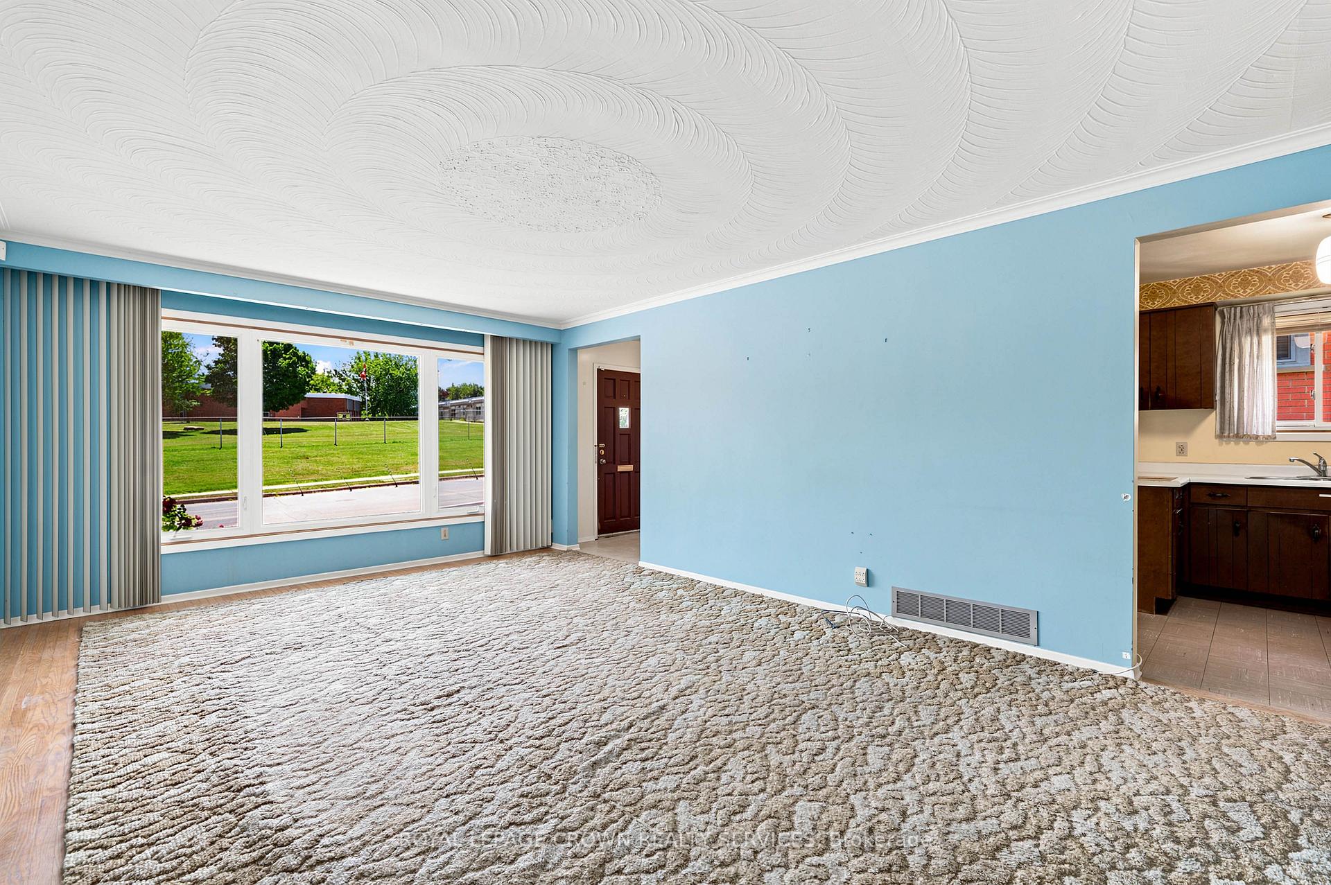 Photo 10 of 1418 Queens Boulevard, Kitchener, Forest Hill — HOMEH