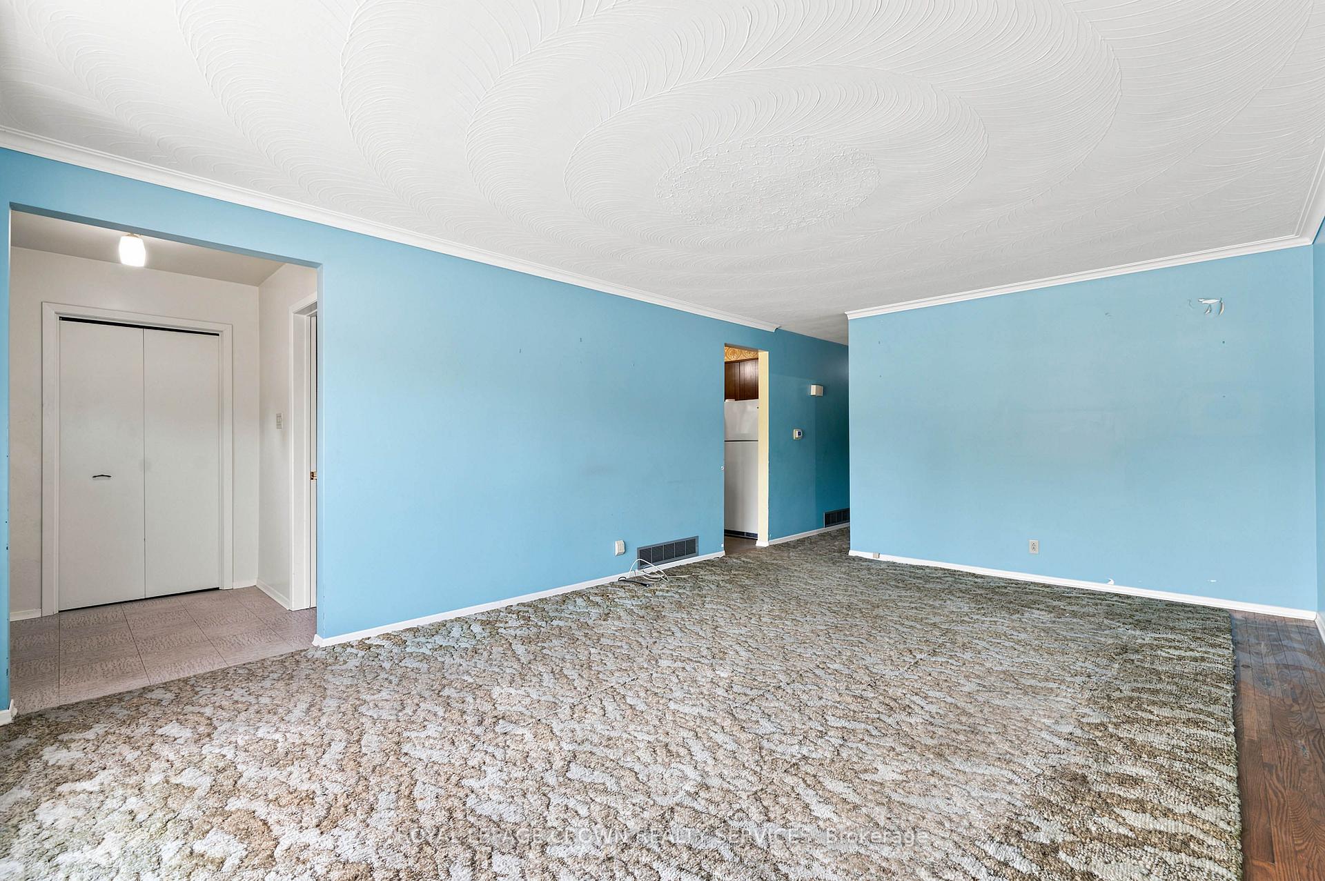 Photo 12 of 1418 Queens Boulevard, Kitchener, Forest Hill — HOMEH