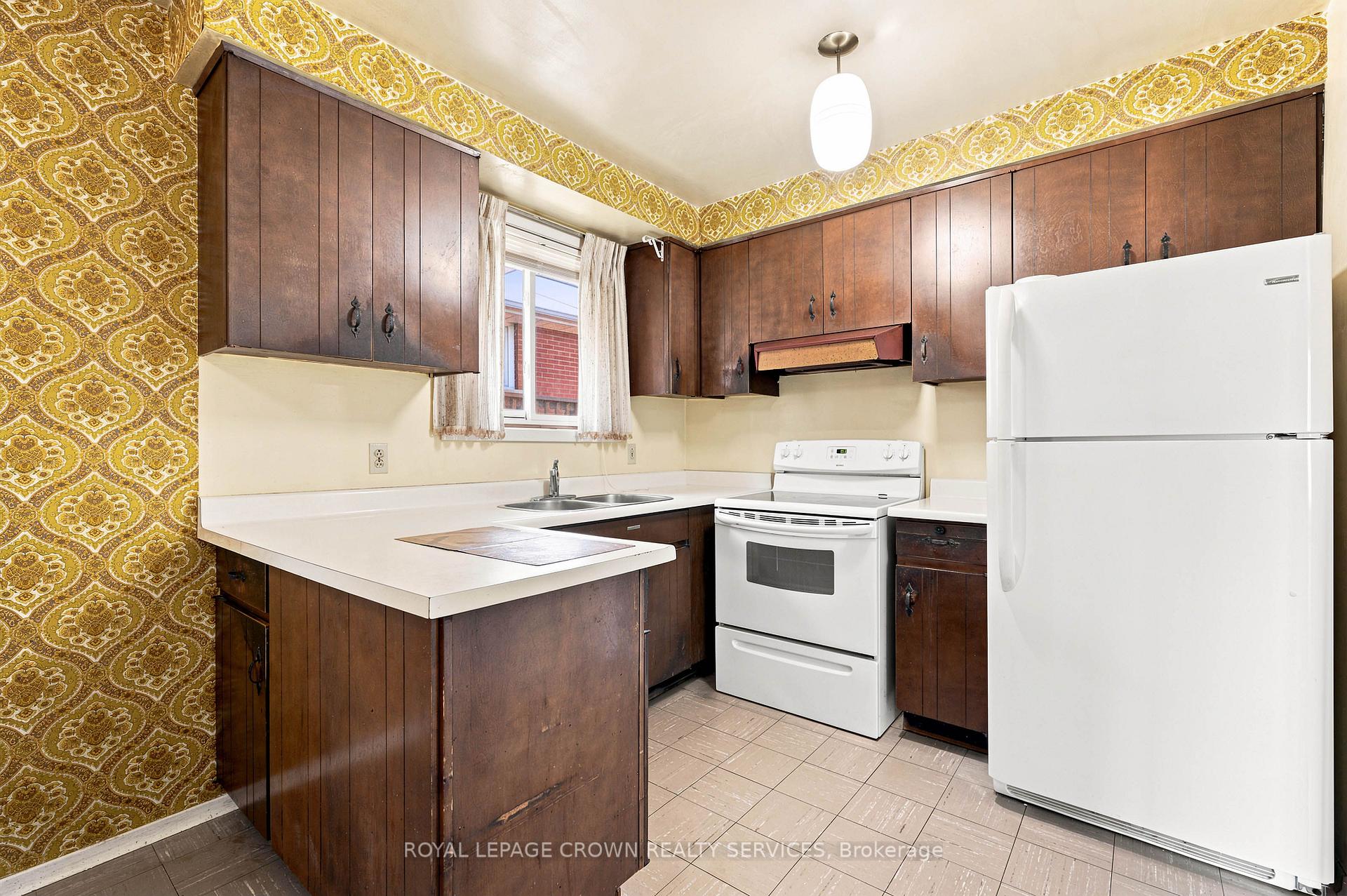 Photo 13 of 1418 Queens Boulevard, Kitchener, Forest Hill — HOMEH