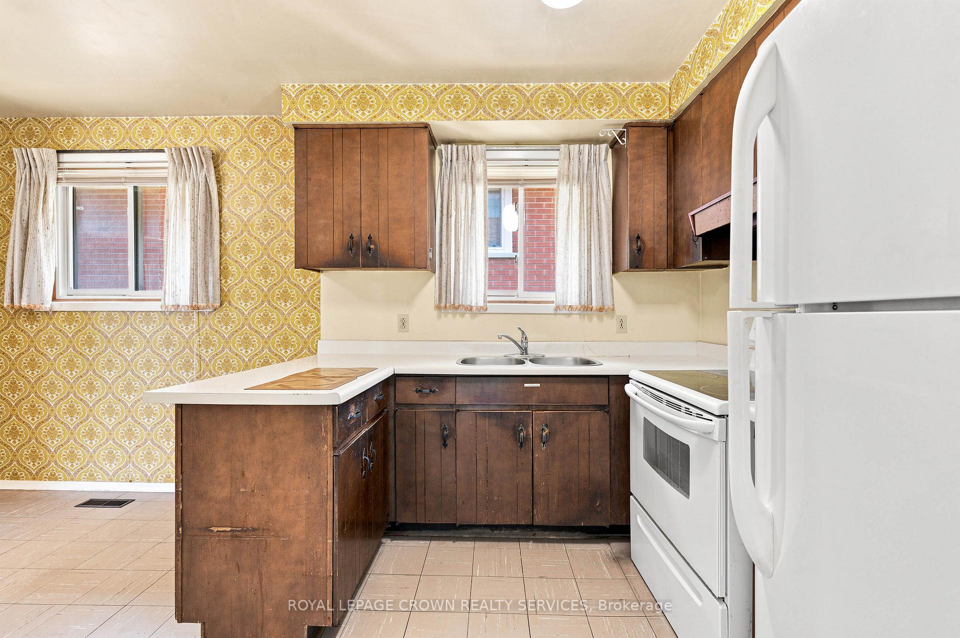 Photo 14 of 1418 Queens Boulevard, Kitchener, Forest Hill — HOMEH