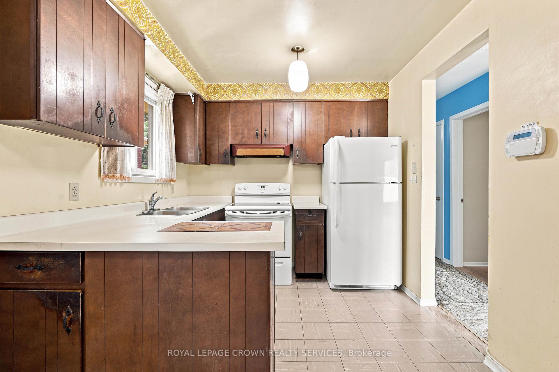 Photo 15 of 1418 Queens Boulevard, Kitchener, Forest Hill — HOMEH