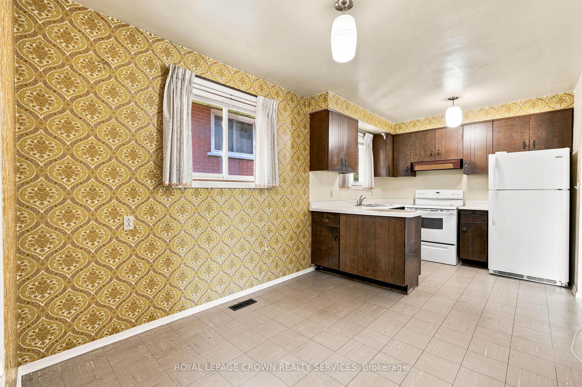 Photo 18 of 1418 Queens Boulevard, Kitchener, Forest Hill — HOMEH