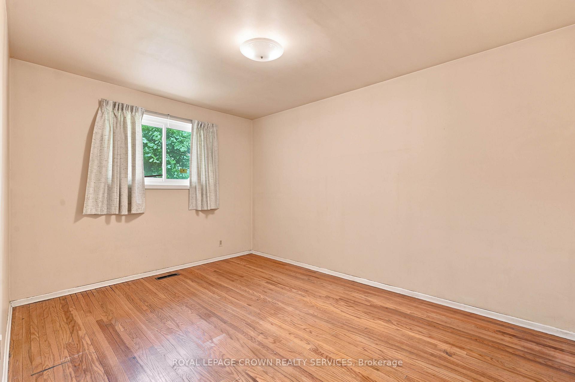 Photo 21 of 1418 Queens Boulevard, Kitchener, Forest Hill — HOMEH