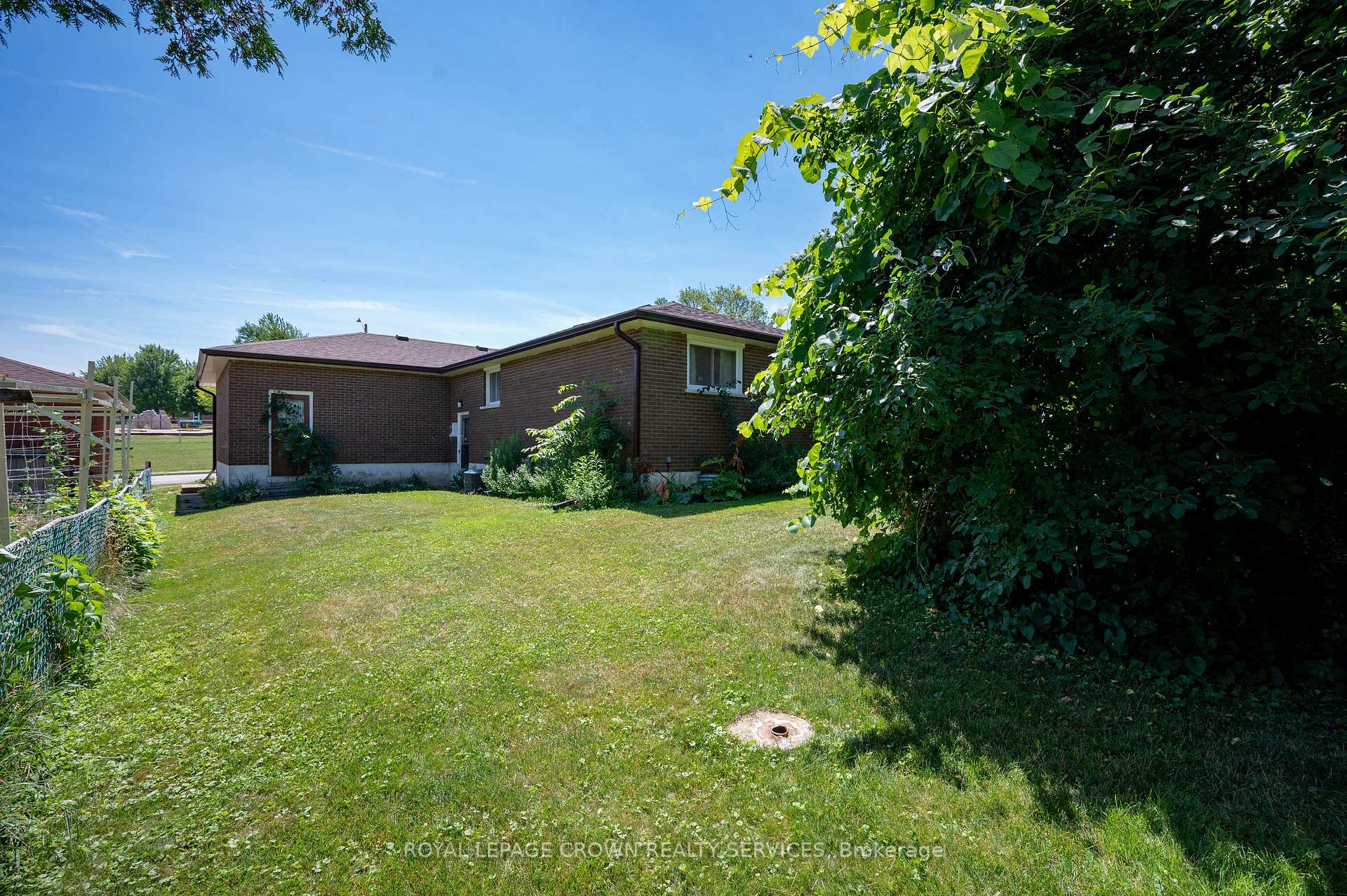 Photo 39 of 1418 Queens Boulevard, Kitchener, Forest Hill — HOMEH