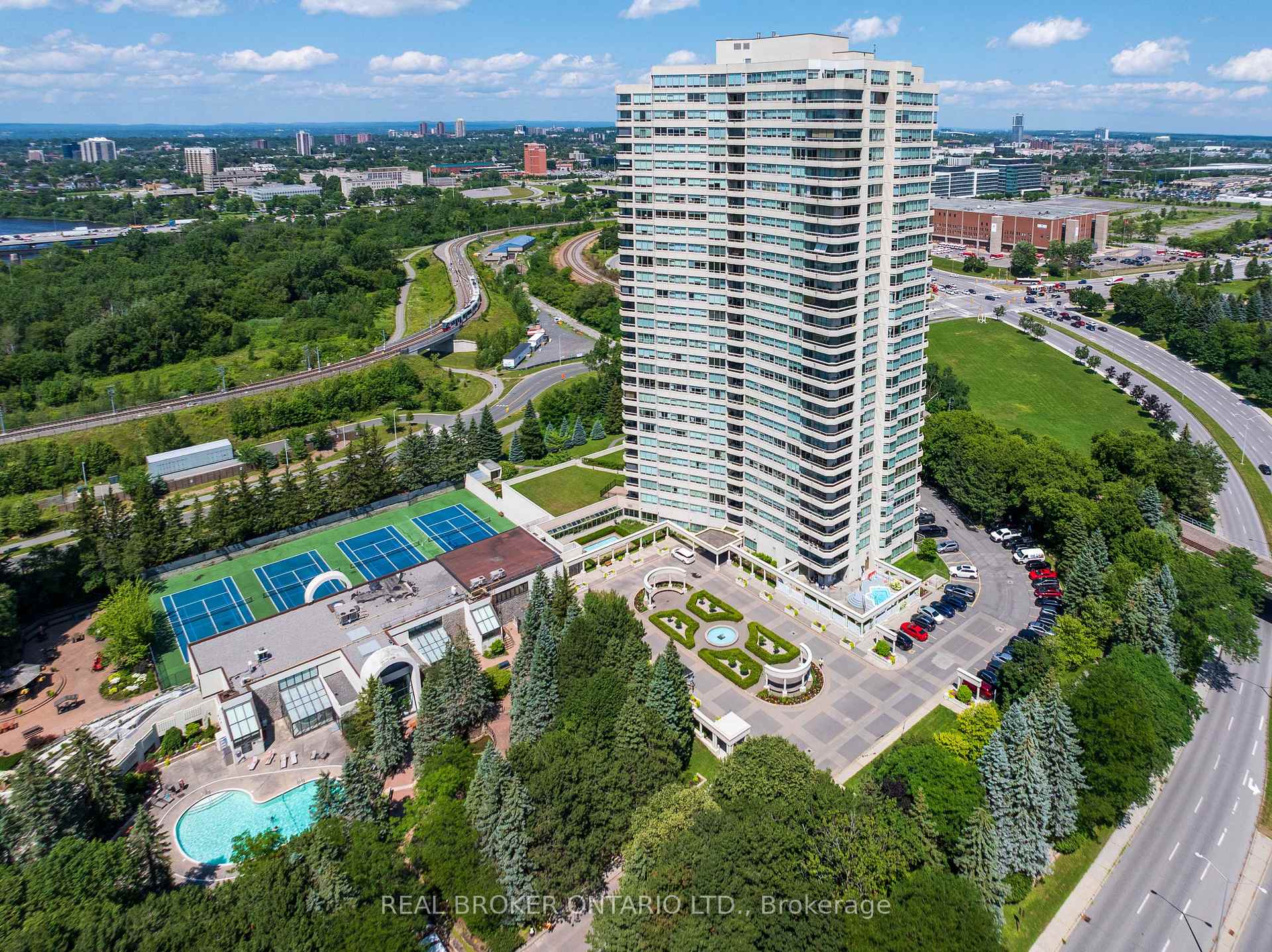 Photo 3 of Unit 806, 1480 Riverside Drive, Ottawa, Riverview Park — HOMEH