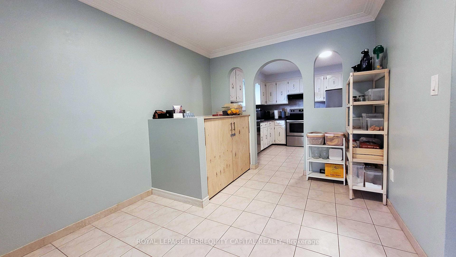 Photo 2 of 16 Mayfair Court, St. Catharines, Carlton/Bunting — HOMEH