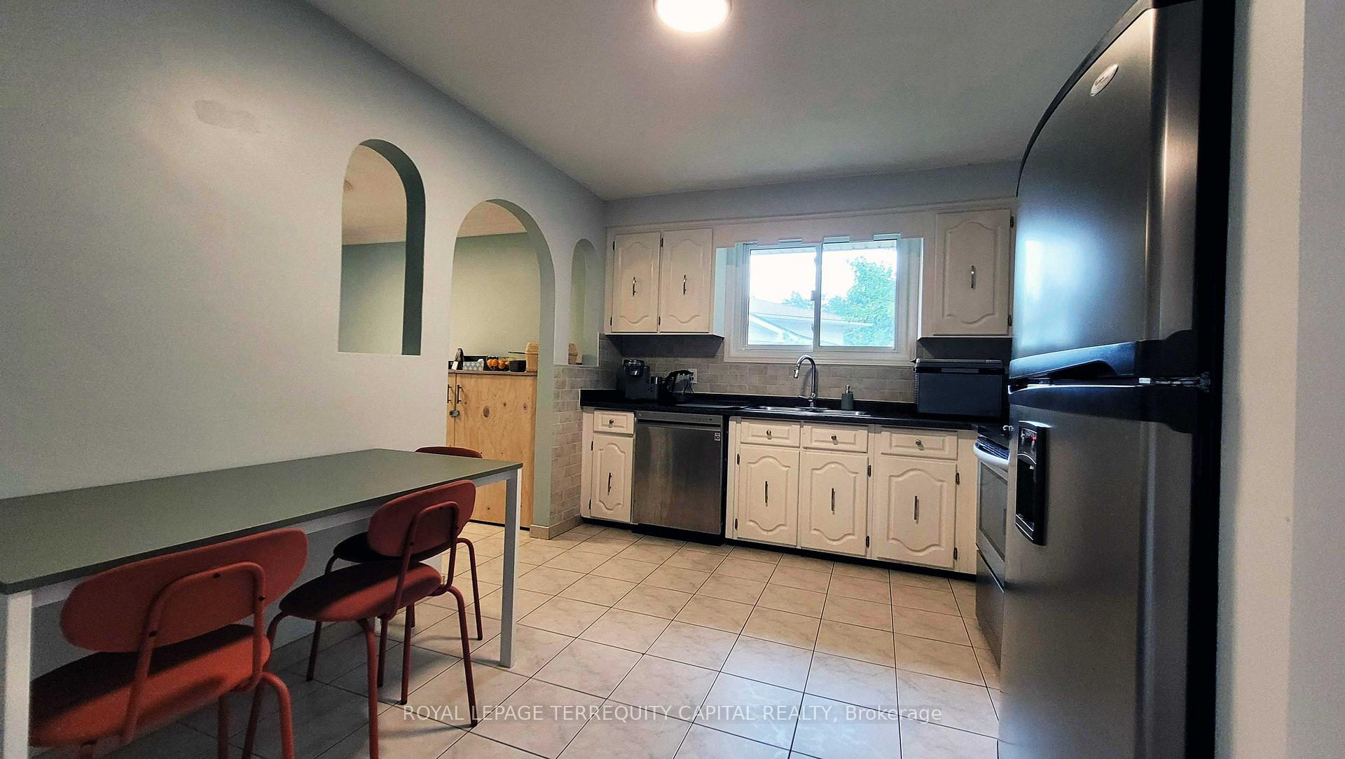 Photo 6 of 16 Mayfair Court, St. Catharines, Carlton/Bunting — HOMEH
