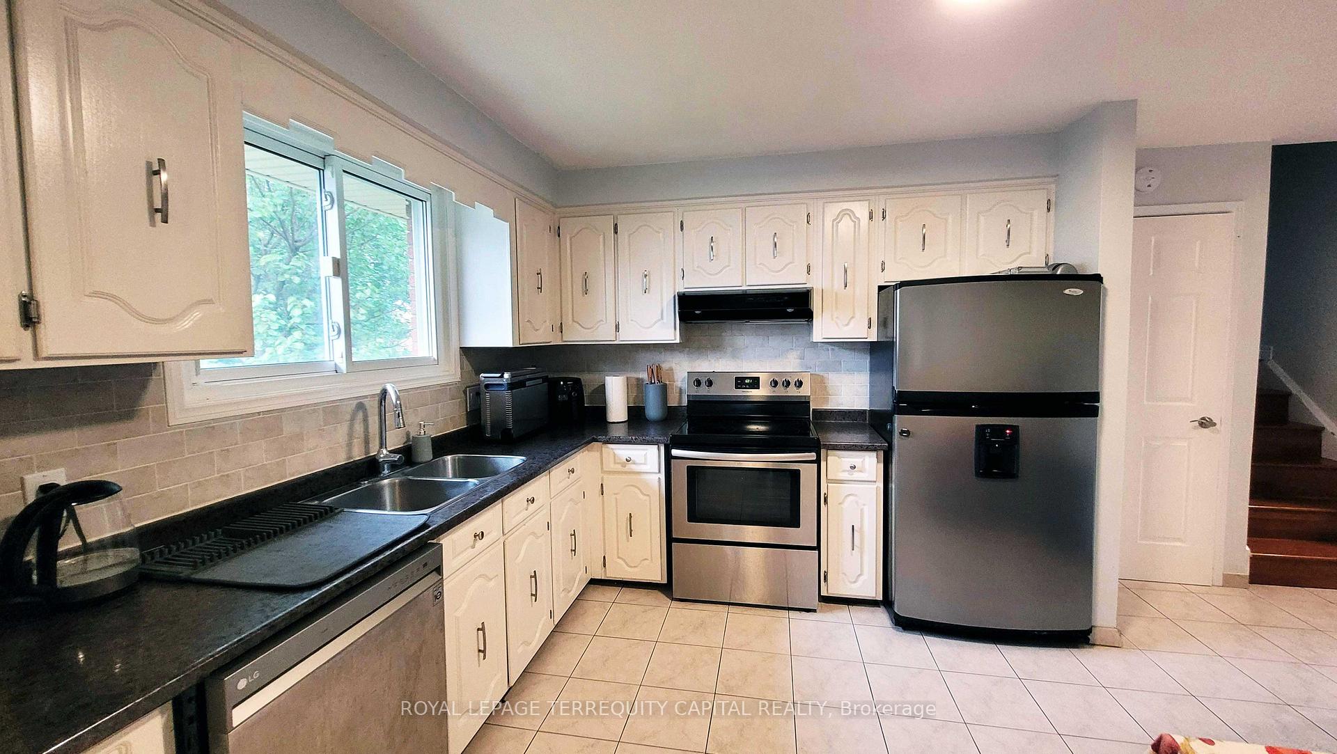 Photo 7 of 16 Mayfair Court, St. Catharines, Carlton/Bunting — HOMEH