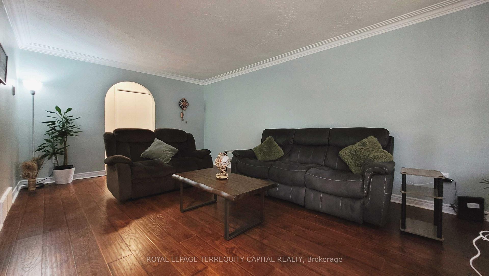 Photo 8 of 16 Mayfair Court, St. Catharines, Carlton/Bunting — HOMEH