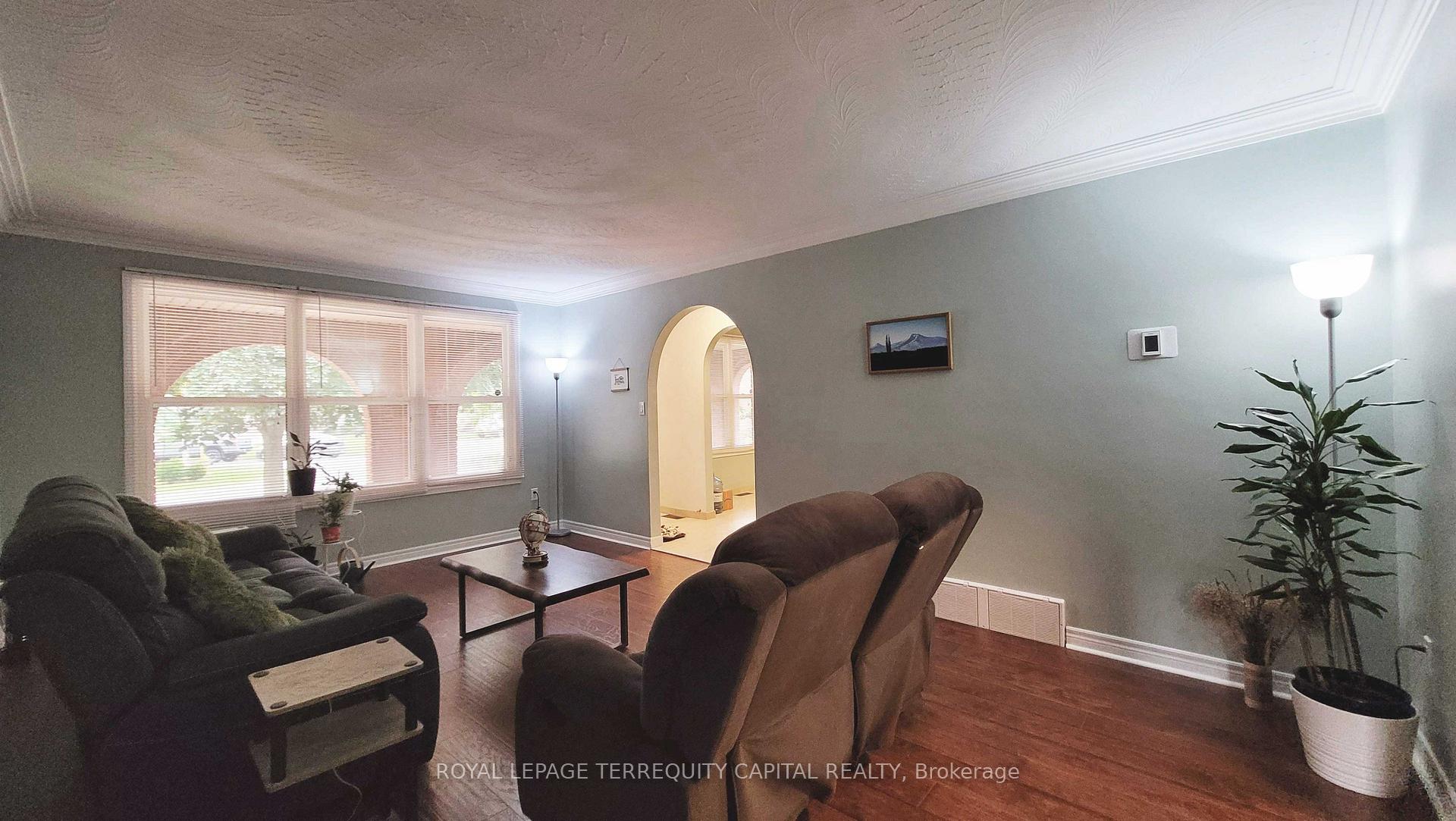 Photo 9 of 16 Mayfair Court, St. Catharines, Carlton/Bunting — HOMEH