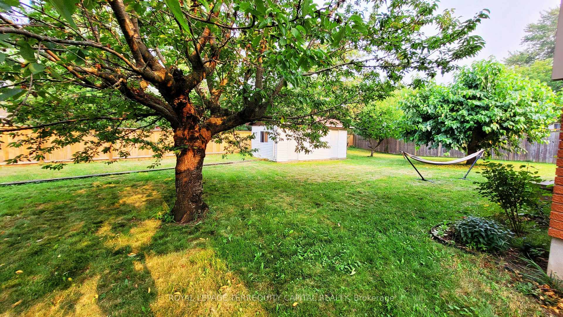 Photo 29 of 16 Mayfair Court, St. Catharines, Carlton/Bunting — HOMEH