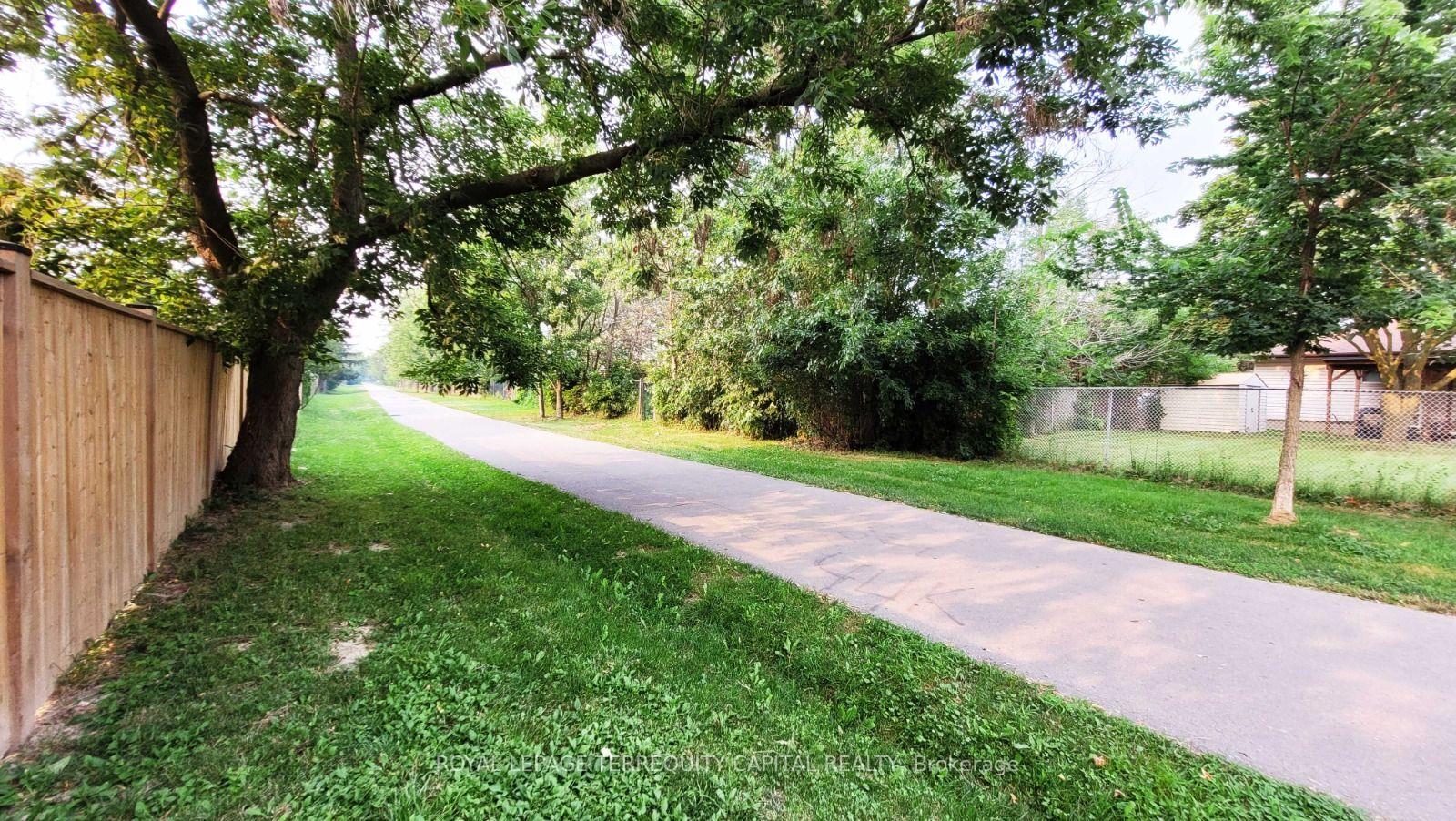 Photo 31 of 16 Mayfair Court, St. Catharines, Carlton/Bunting — HOMEH