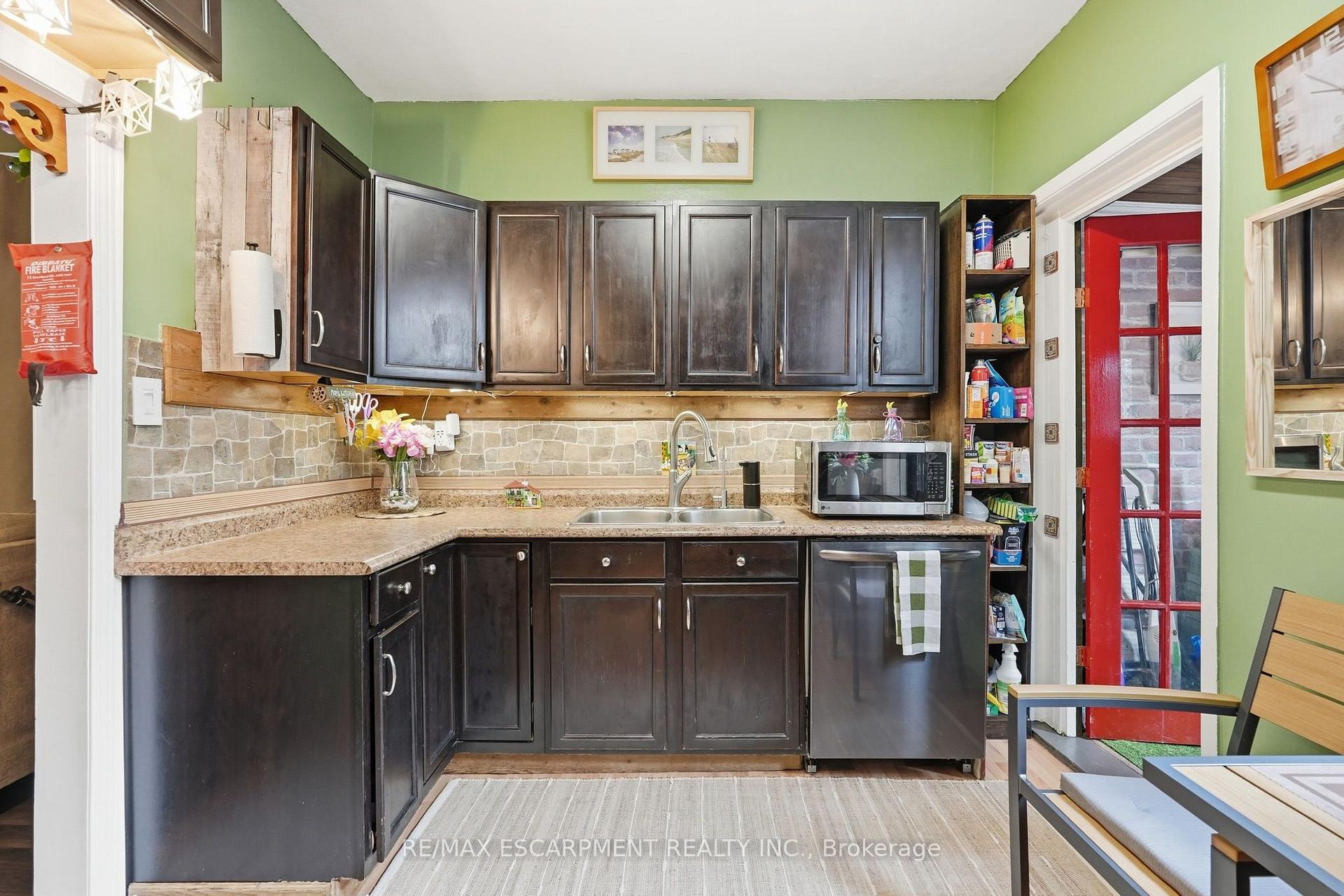 Photo 14 of 182 Cavell Avenue, Hamilton, Crown Point — HOMEH
