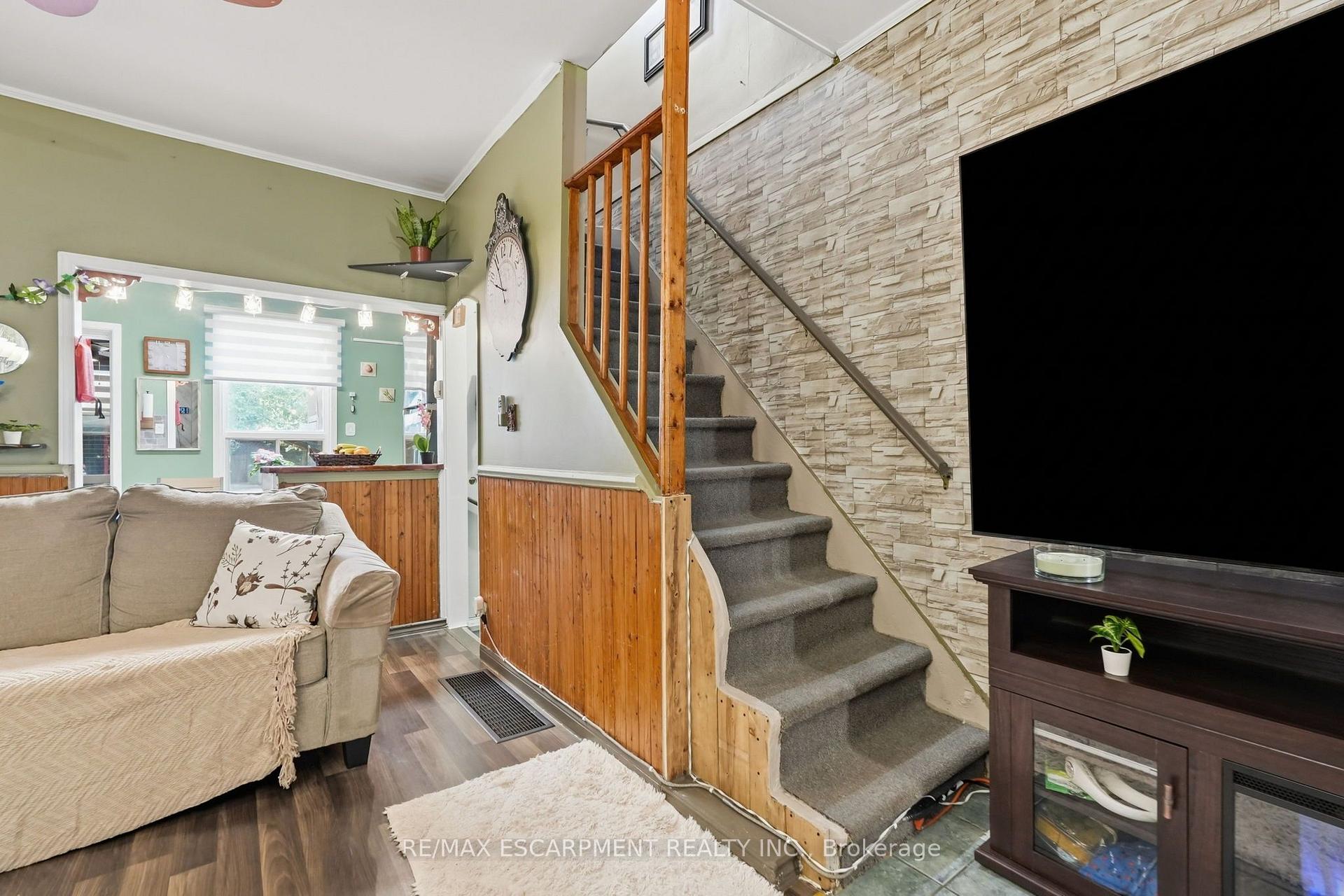 Photo 17 of 182 Cavell Avenue, Hamilton, Crown Point — HOMEH