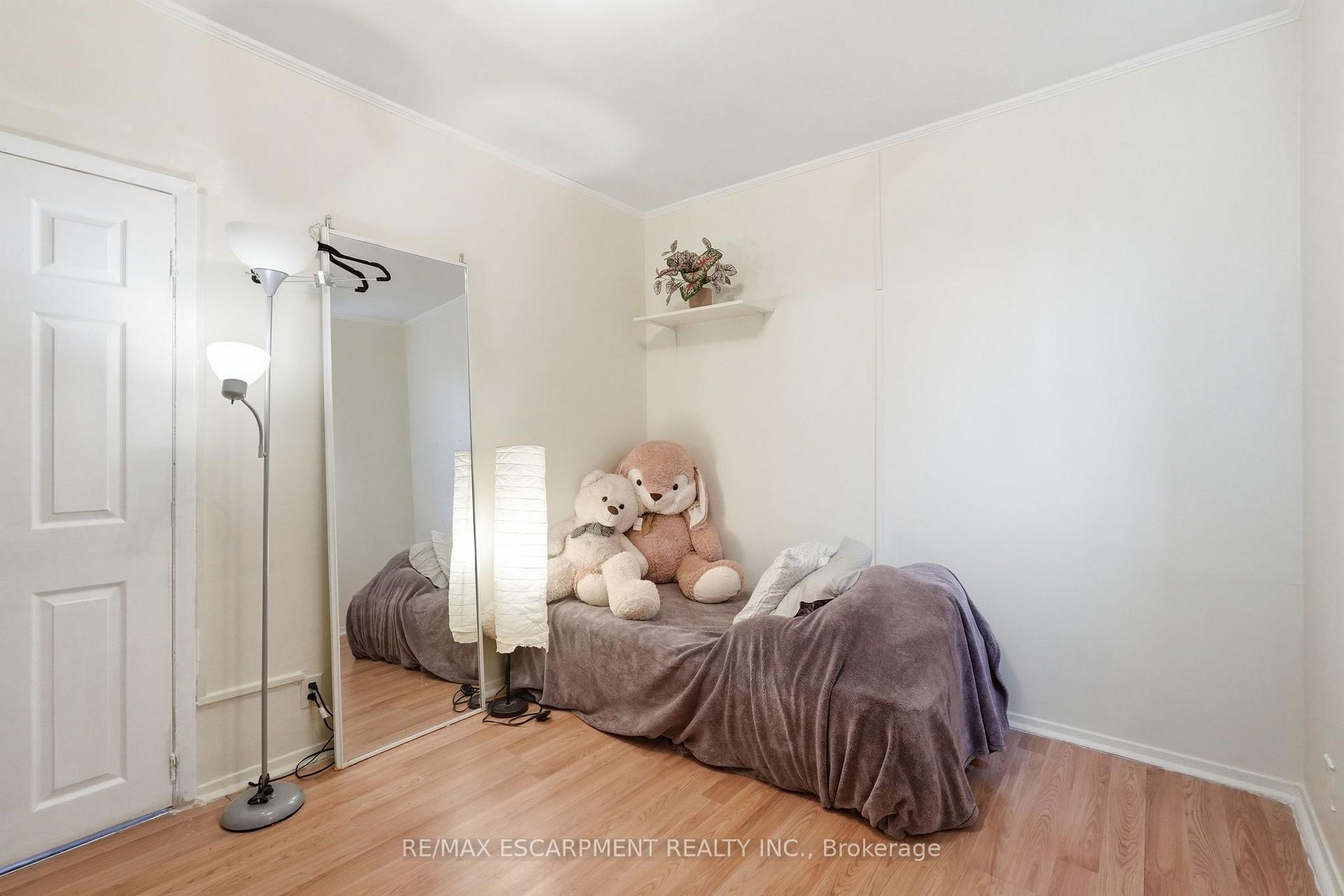 Photo 22 of 182 Cavell Avenue, Hamilton, Crown Point — HOMEH