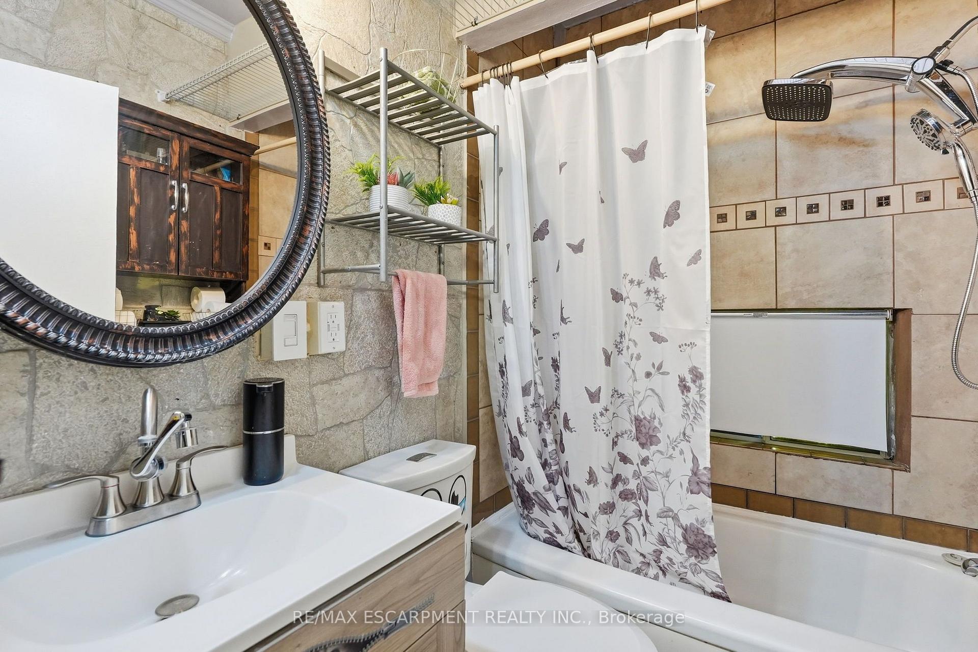 Photo 24 of 182 Cavell Avenue, Hamilton, Crown Point — HOMEH