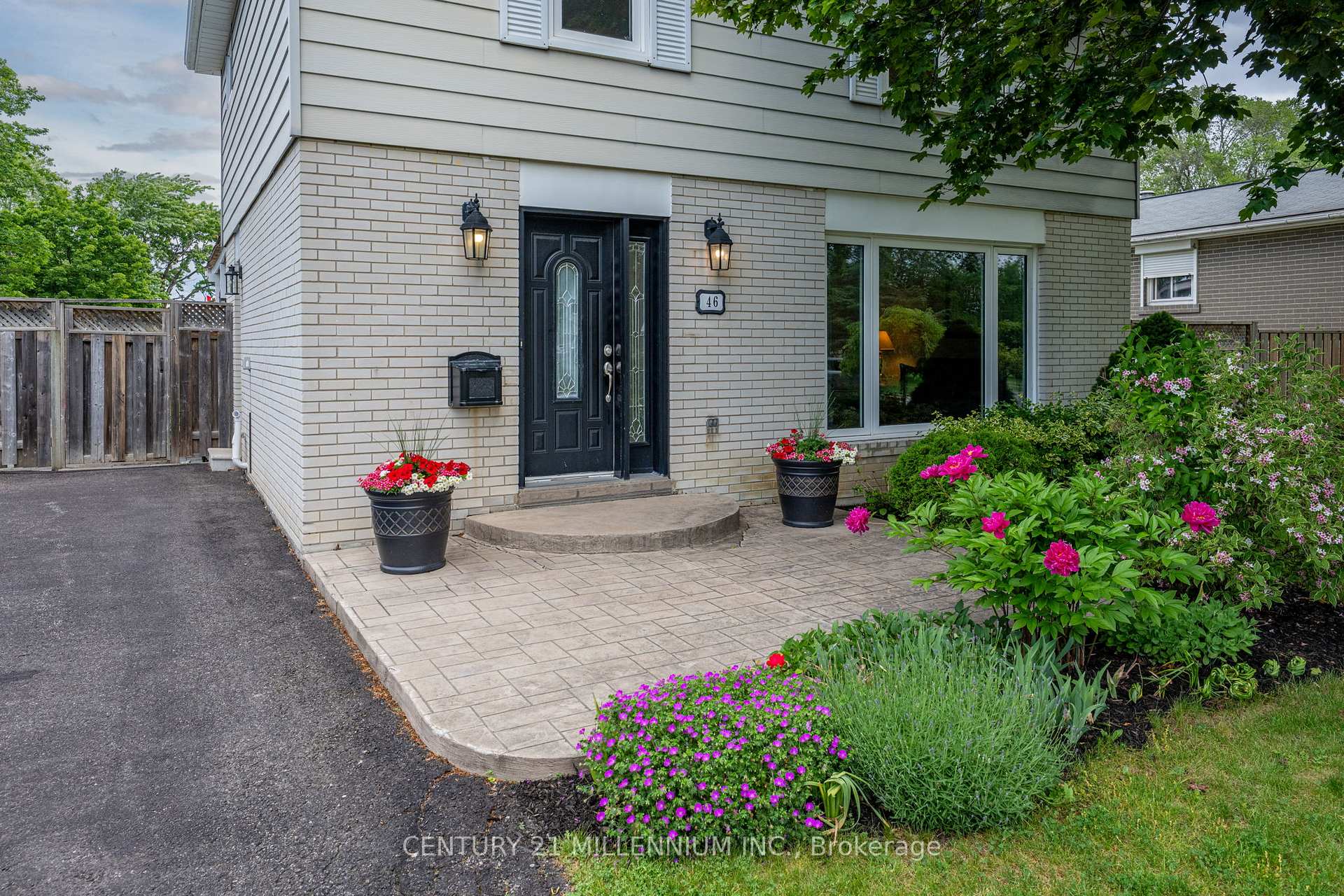 Photo 2 of 46 Dunblaine Crescent, Brampton, Southgate — HOMEH