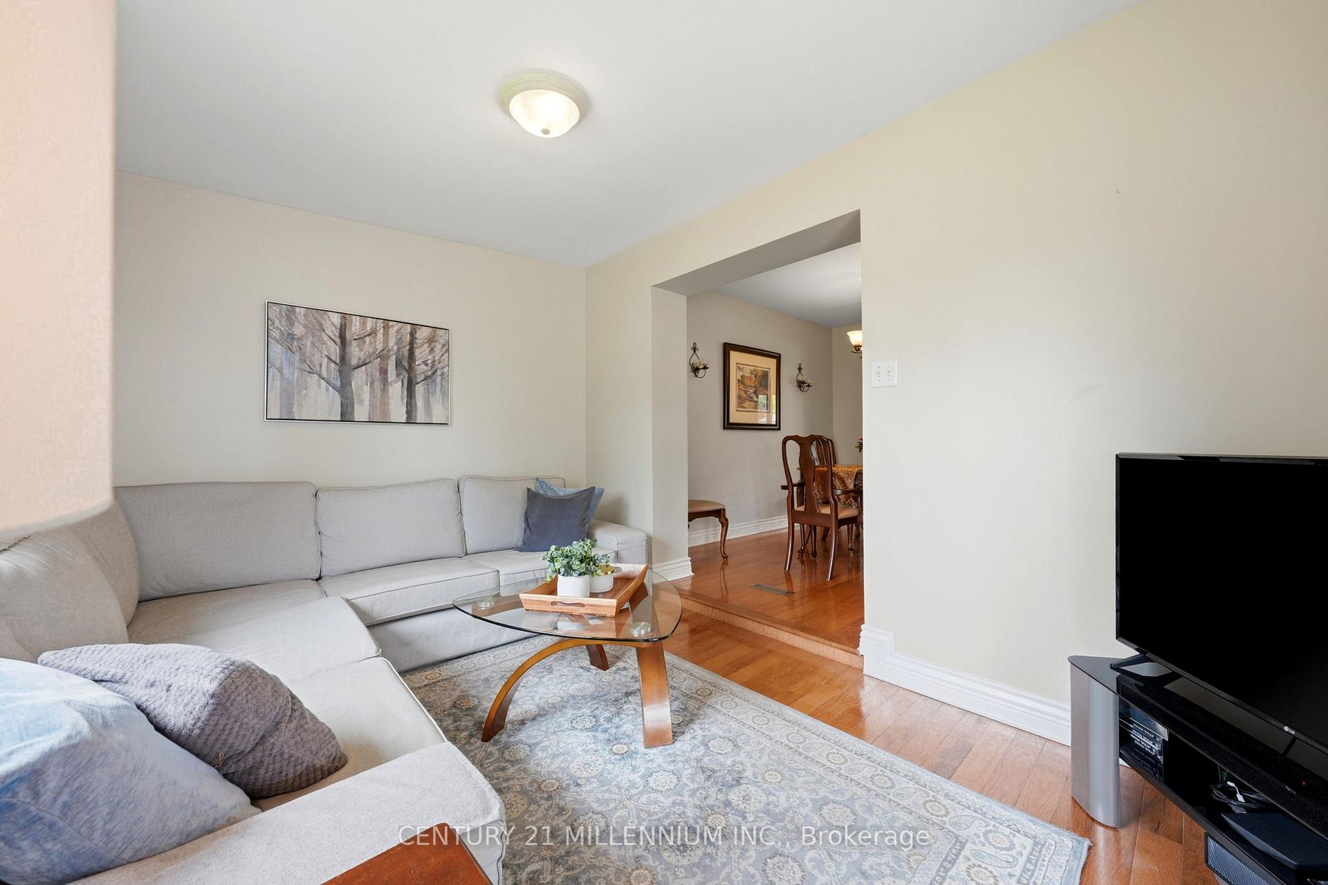 Photo 8 of 46 Dunblaine Crescent, Brampton, Southgate — HOMEH
