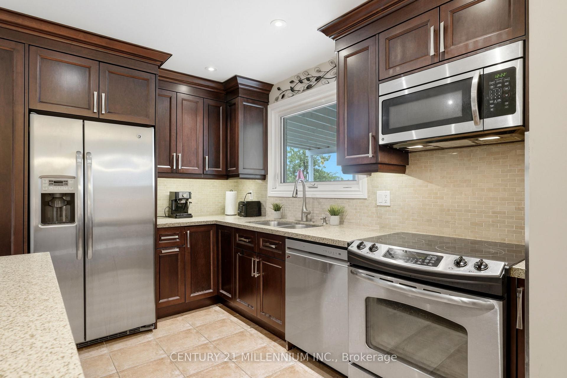Photo 12 of 46 Dunblaine Crescent, Brampton, Southgate — HOMEH