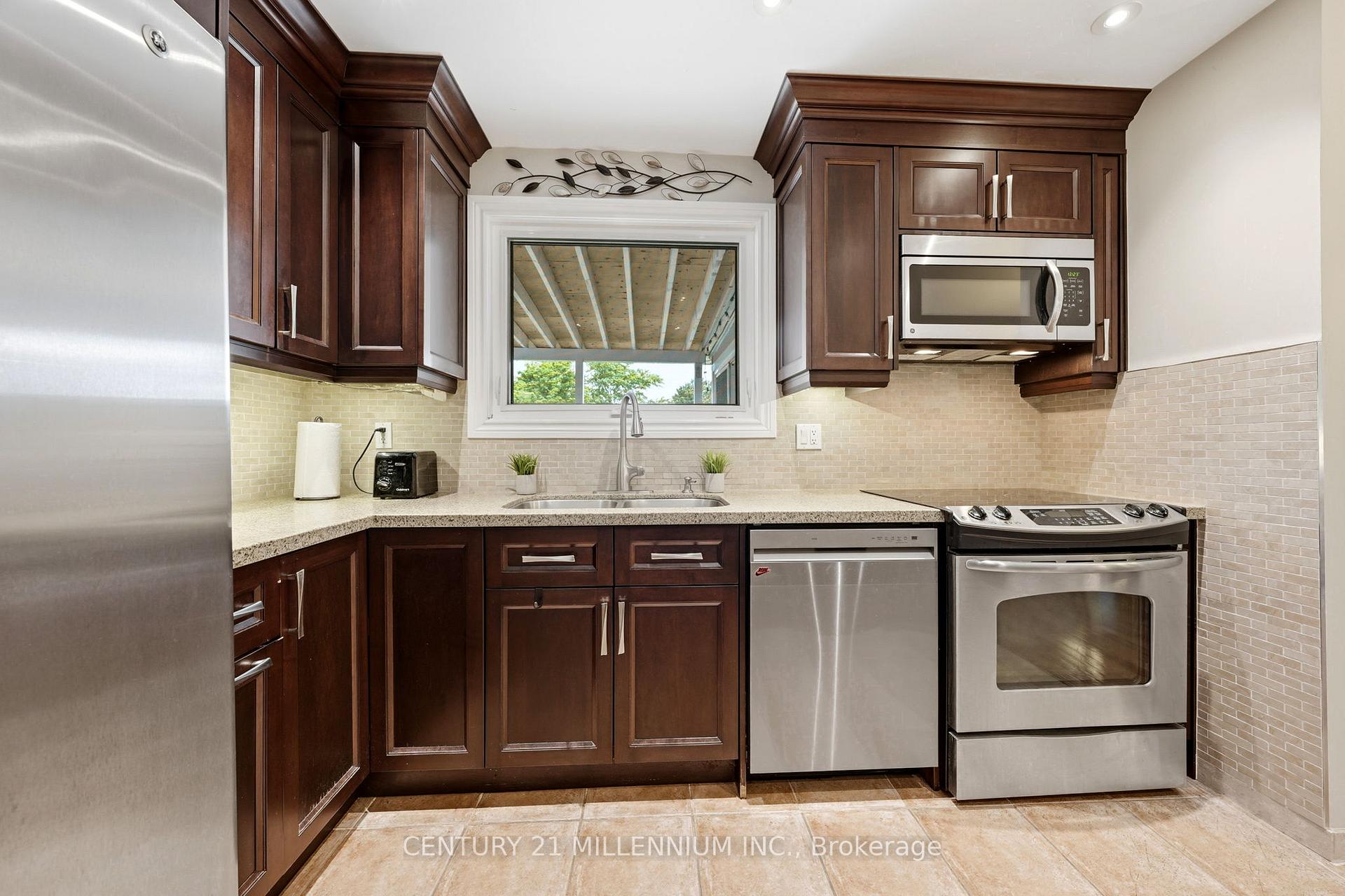 Photo 15 of 46 Dunblaine Crescent, Brampton, Southgate — HOMEH