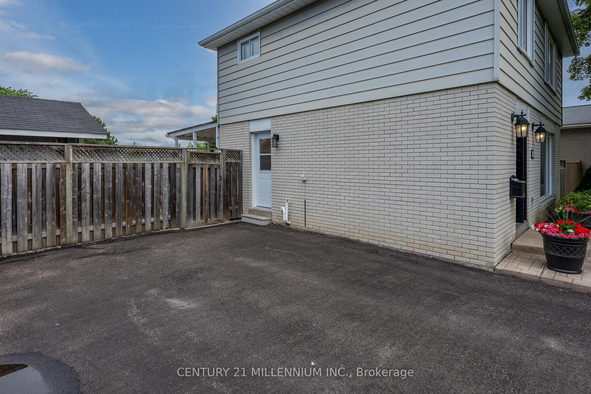 Photo 29 of 46 Dunblaine Crescent, Brampton, Southgate — HOMEH