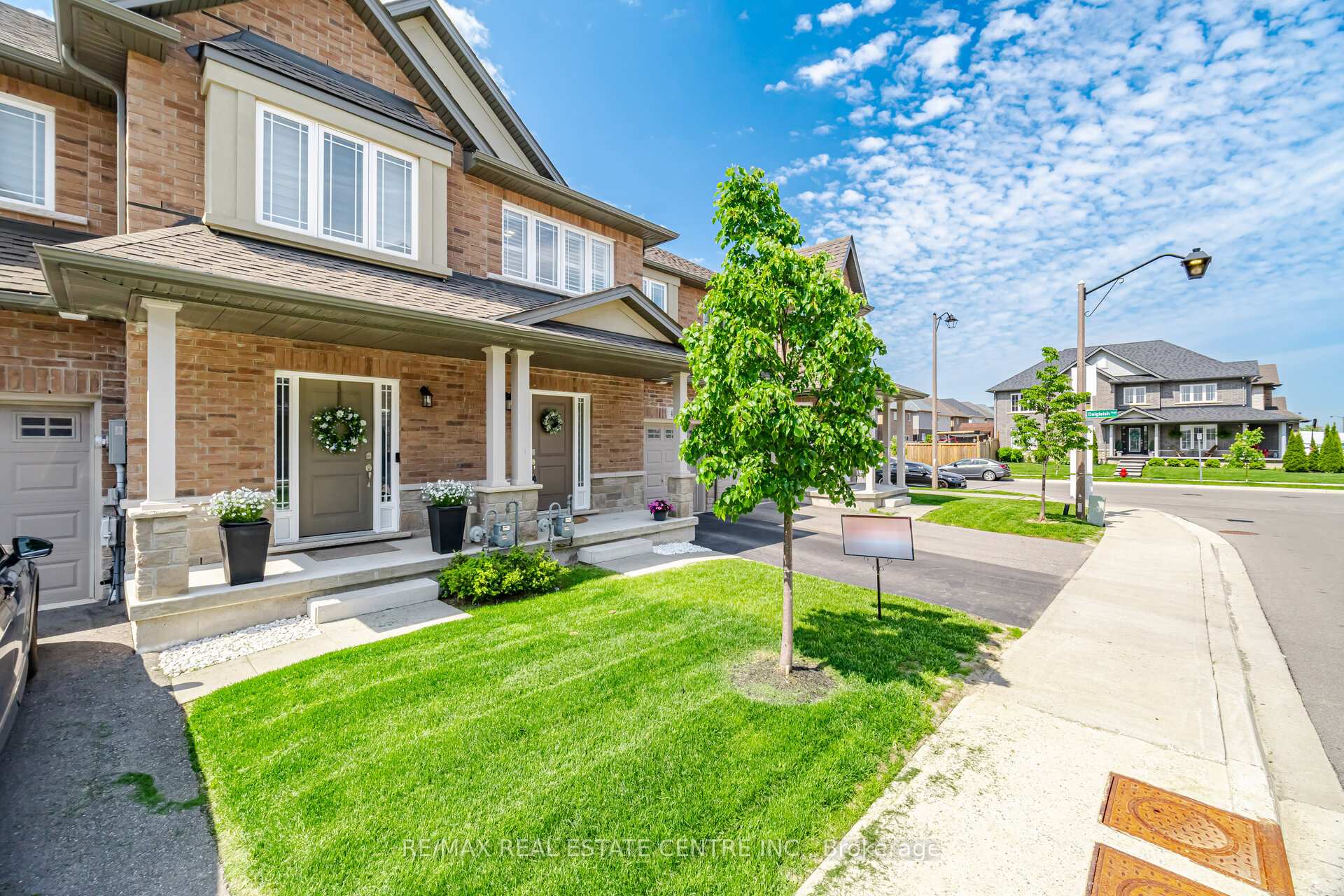 Photo 5 of 4 Laguna Village Crescent, Hamilton, Rural Glanbrook — HOMEH
