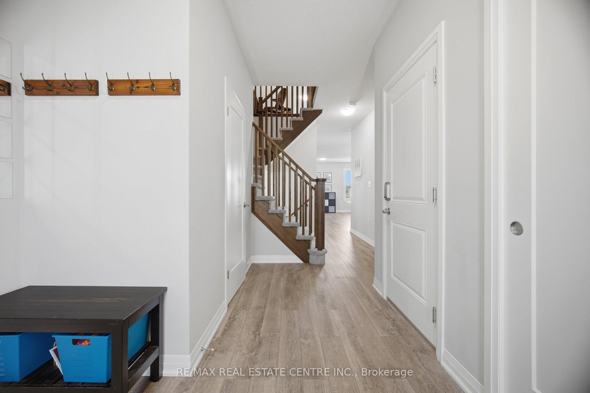 Photo 8 of 4 Laguna Village Crescent, Hamilton, Rural Glanbrook — HOMEH