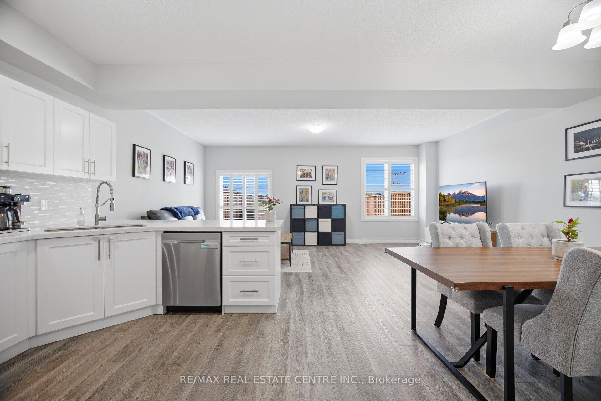 Photo 9 of 4 Laguna Village Crescent, Hamilton, Rural Glanbrook — HOMEH