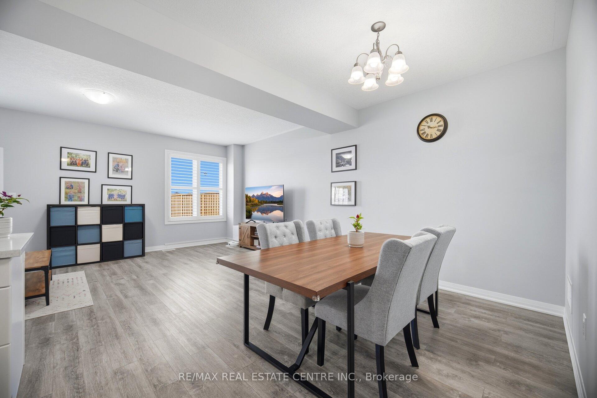 Photo 11 of 4 Laguna Village Crescent, Hamilton, Rural Glanbrook — HOMEH