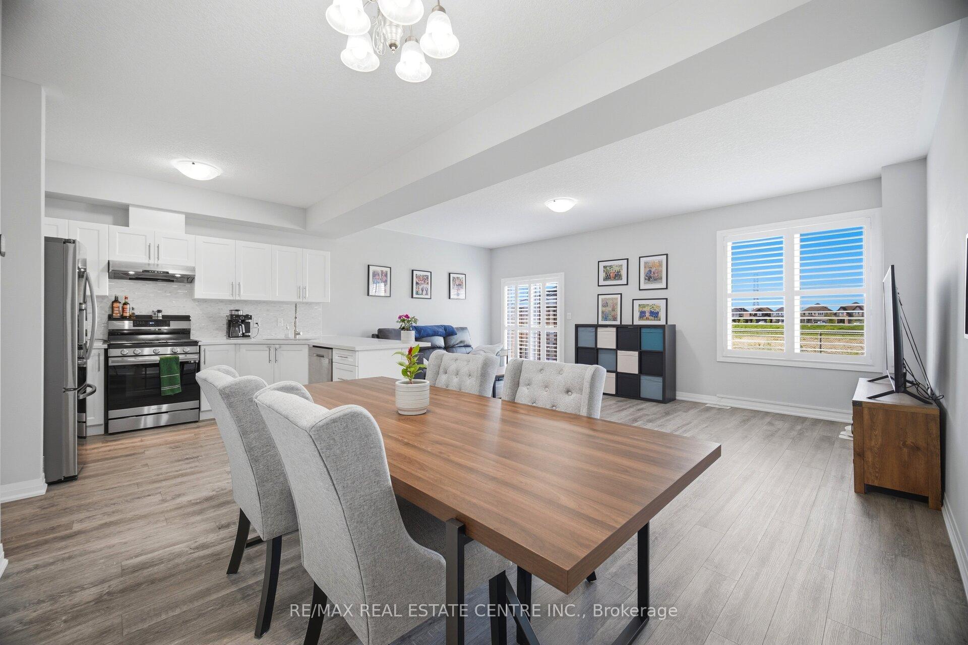 Photo 13 of 4 Laguna Village Crescent, Hamilton, Rural Glanbrook — HOMEH