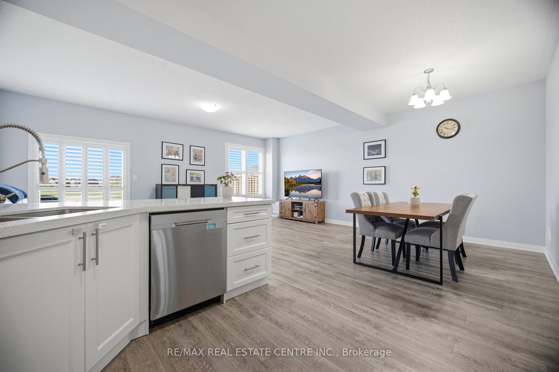 Photo 14 of 4 Laguna Village Crescent, Hamilton, Rural Glanbrook — HOMEH