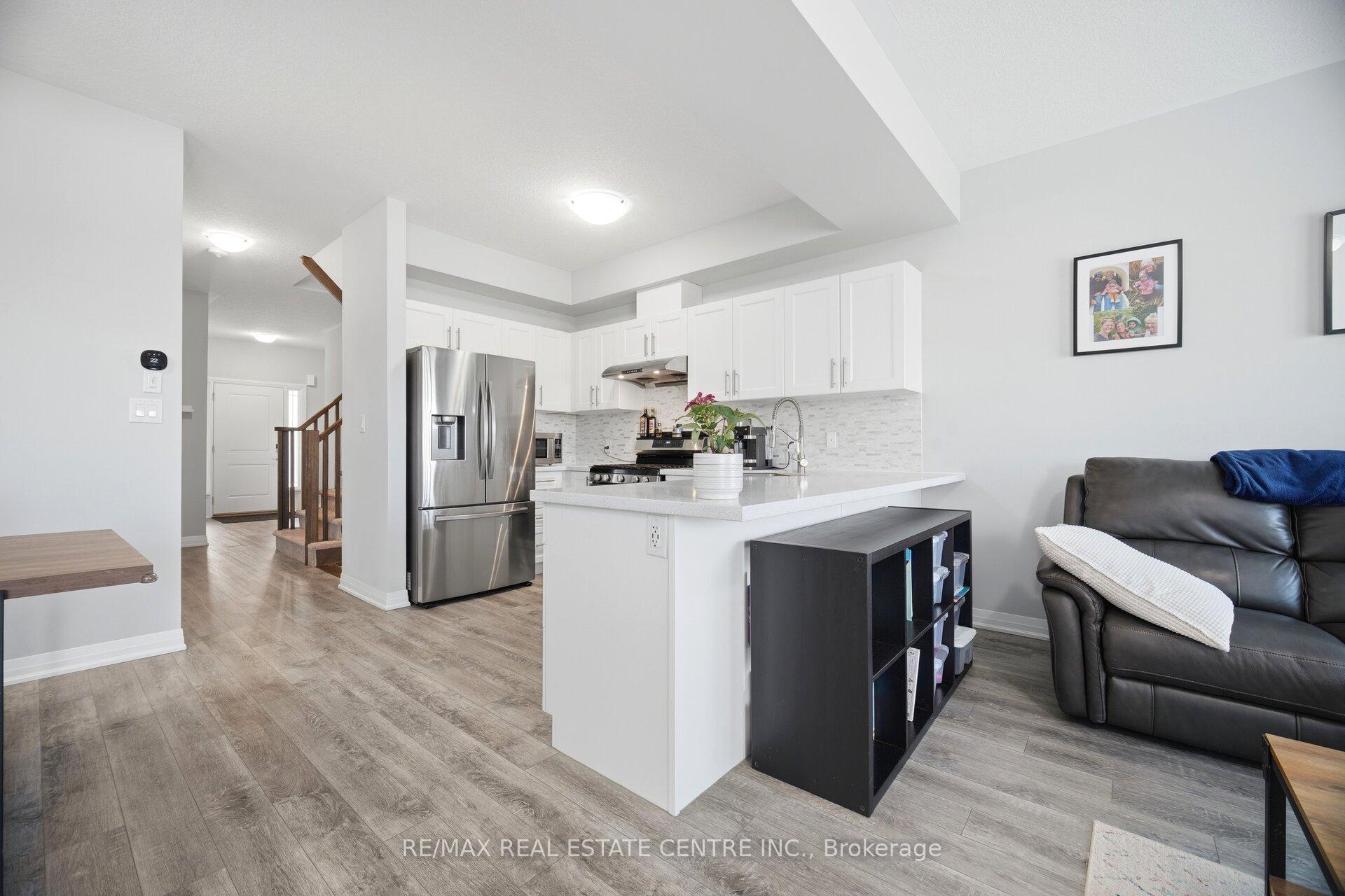 Photo 15 of 4 Laguna Village Crescent, Hamilton, Rural Glanbrook — HOMEH