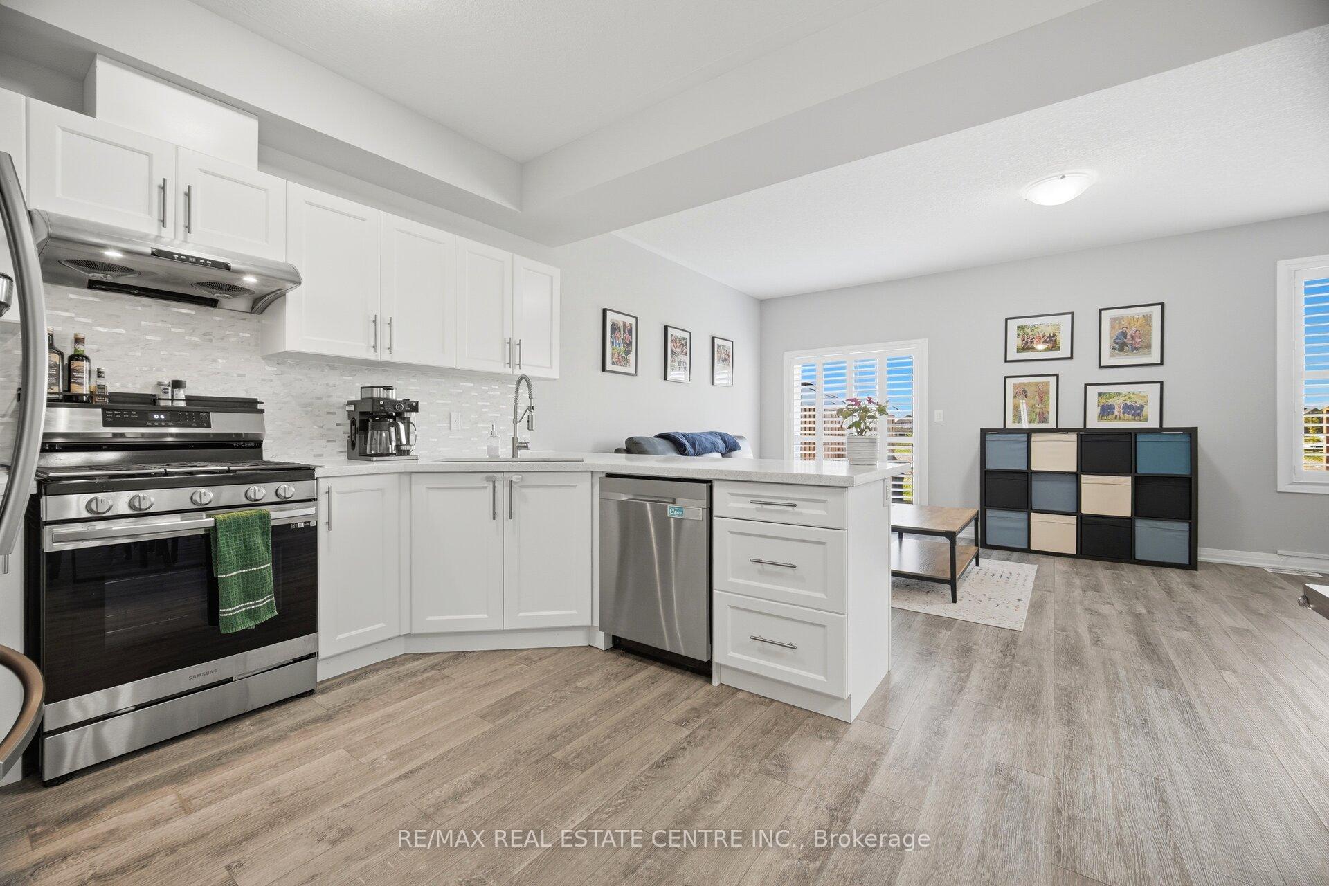 Photo 17 of 4 Laguna Village Crescent, Hamilton, Rural Glanbrook — HOMEH