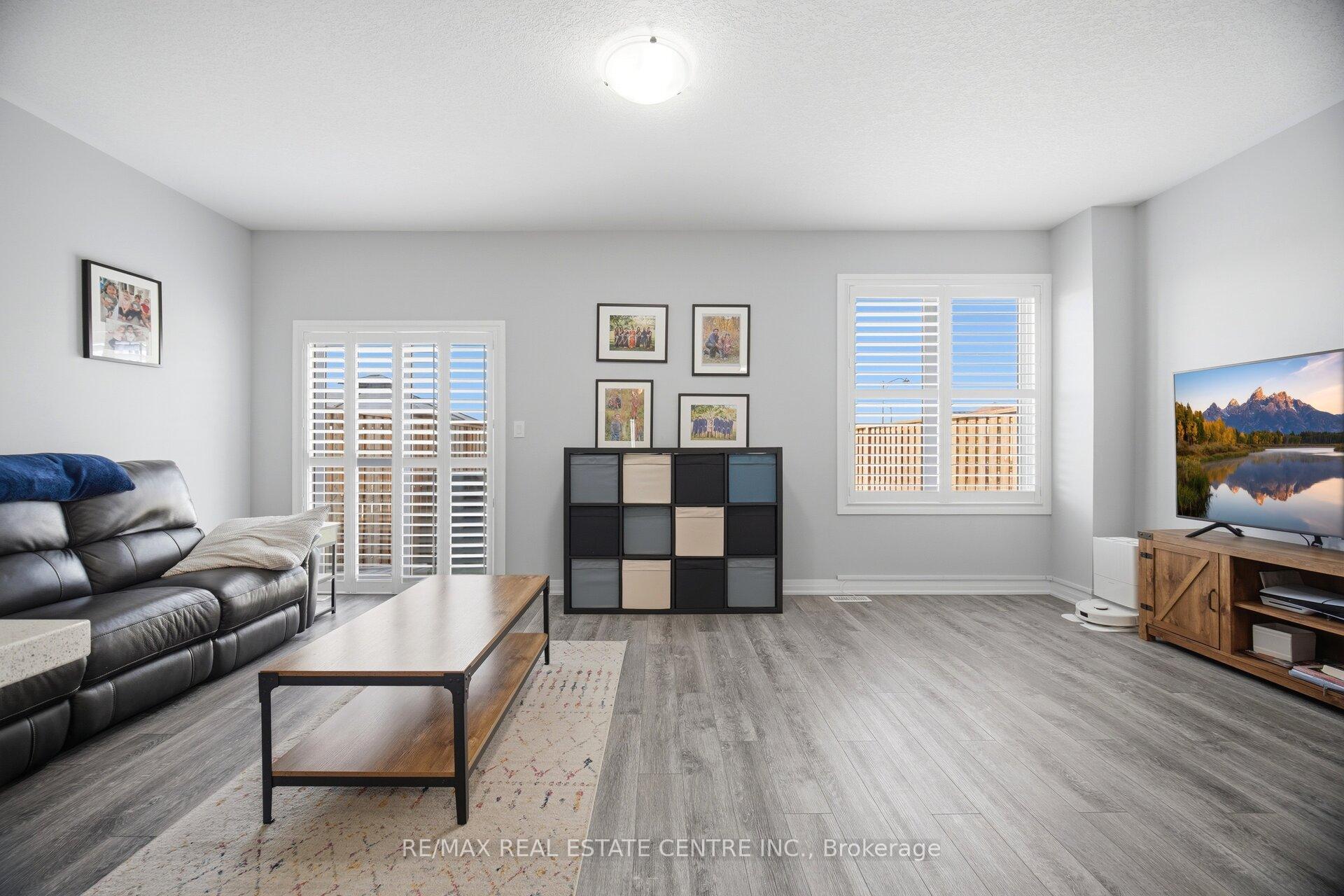Photo 21 of 4 Laguna Village Crescent, Hamilton, Rural Glanbrook — HOMEH