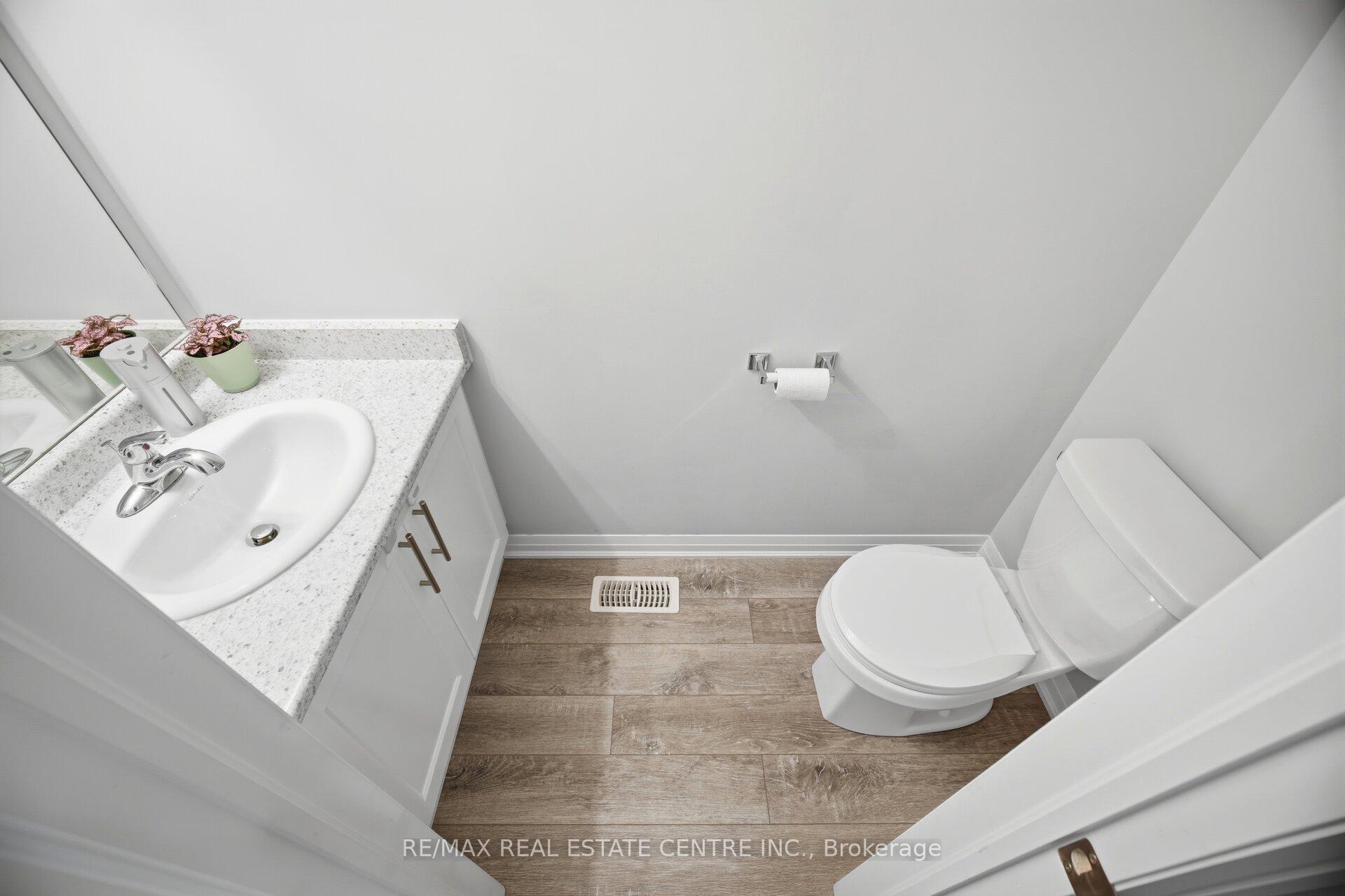 Photo 23 of 4 Laguna Village Crescent, Hamilton, Rural Glanbrook — HOMEH