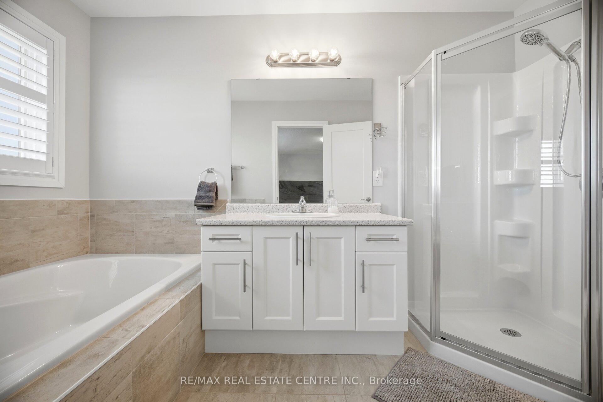 Photo 31 of 4 Laguna Village Crescent, Hamilton, Rural Glanbrook — HOMEH