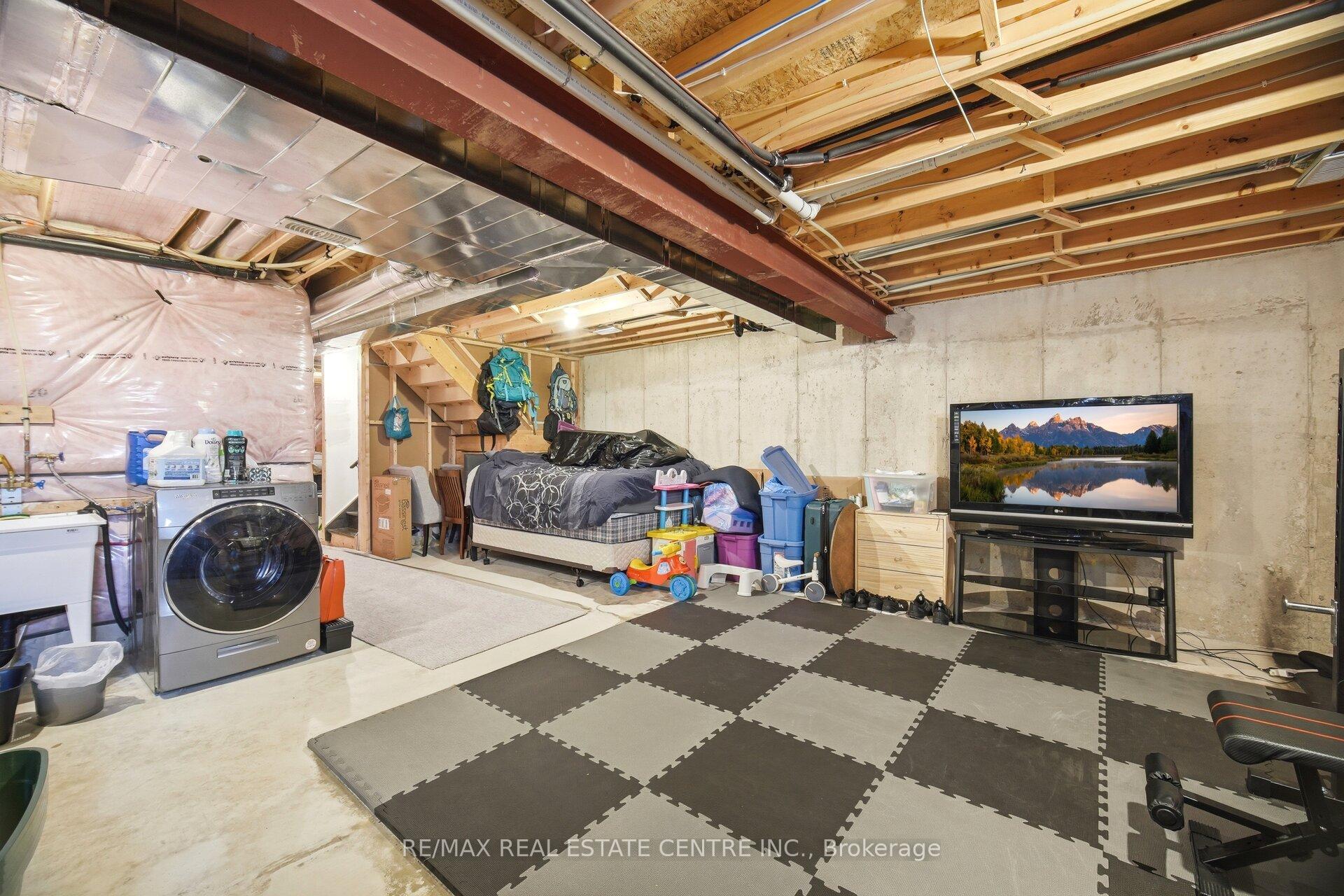 Photo 44 of 4 Laguna Village Crescent, Hamilton, Rural Glanbrook — HOMEH