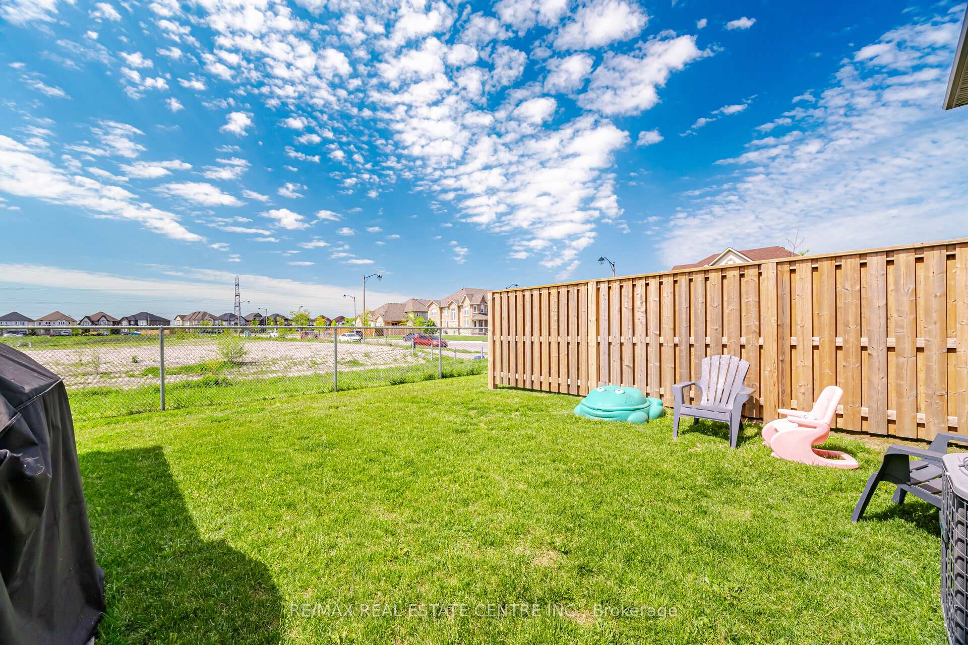 Photo 47 of 4 Laguna Village Crescent, Hamilton, Rural Glanbrook — HOMEH