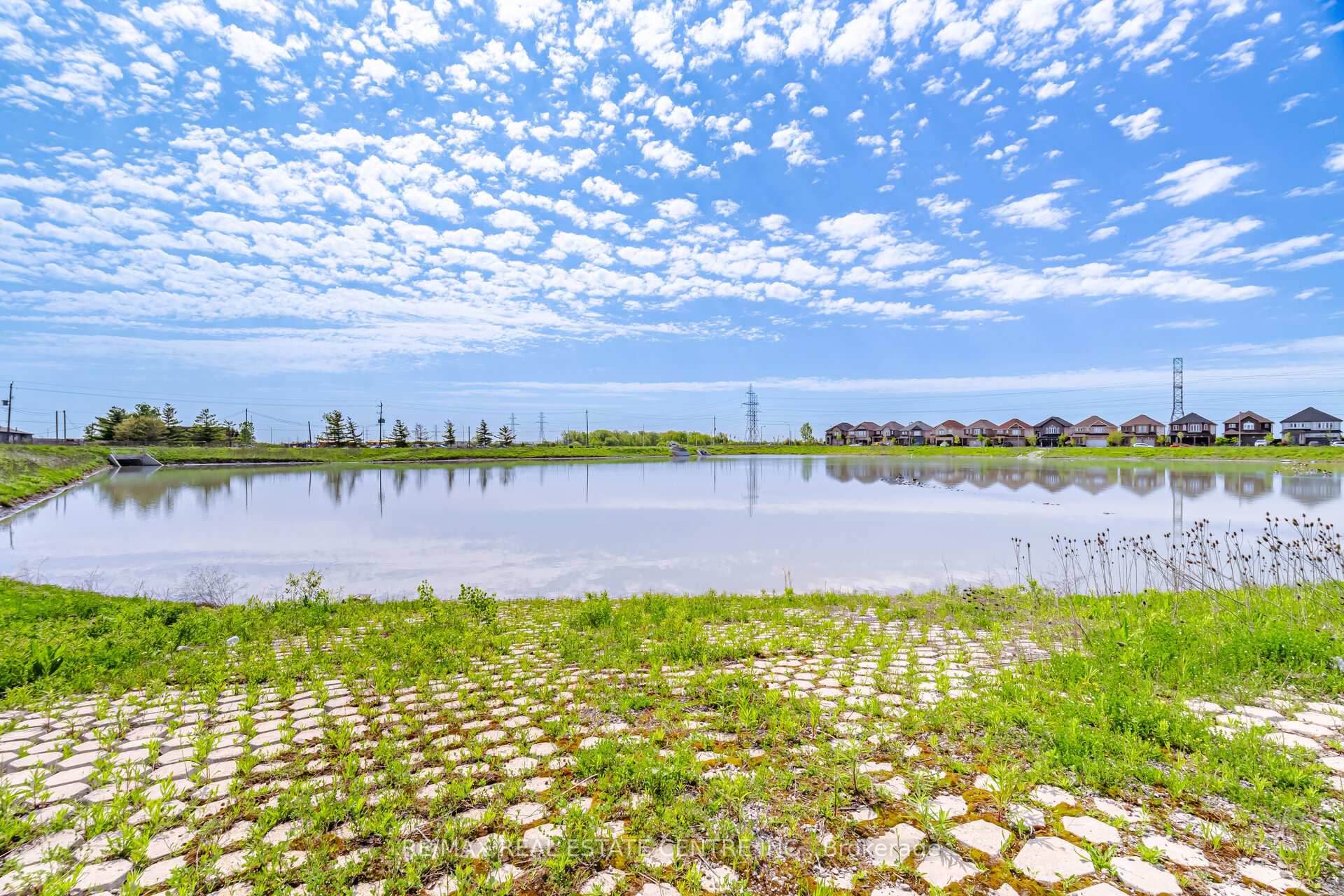 Photo 50 of 4 Laguna Village Crescent, Hamilton, Rural Glanbrook — HOMEH