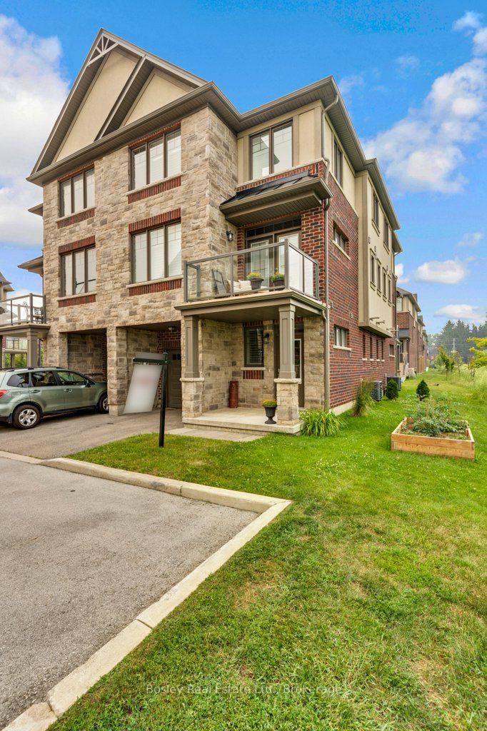 Photo 2 of 7 Bacon Lane, Hamilton, Ancaster — HOMEH